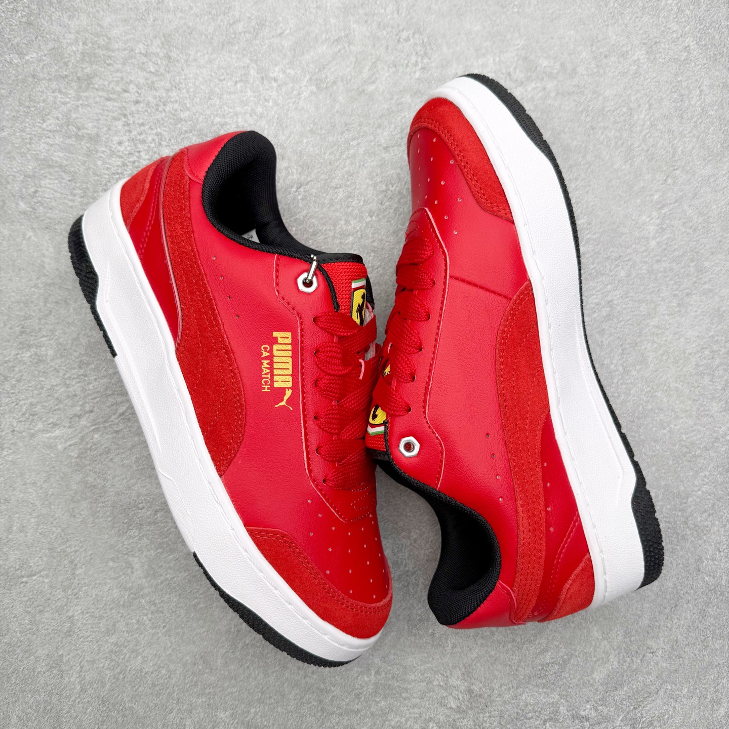 图片[3]-PUMA彪马 BMW M Motorsport RBD Break 彪马新款面包鞋男女同款复古休闲板鞋 赠送一双鞋带 鞋身通体采用细腻的麂皮材质 厚实柔软 质感出众 鞋侧保留PUMA标志性跑道图案 侧面与后跟点缀金属色PUMA LOGO 兼具辨识度与细节感 加厚鞋垫、饱满鞋舌 搭配加宽扁形鞋带 使得穿着感更加贴合与舒适 值得一提的是 本季SUEDE XL鞋款以黑色、红色及蓝色最为瞩目 经典黑的配色 在低调之余可轻松驾驭任何潮流风格造型 而高饱和度的配色 则是当之无愧的早春出街利器 尺码：36 37 37.5 38 38.5 39 40 40.5 41 42 42.5 43 44 45-选品中心