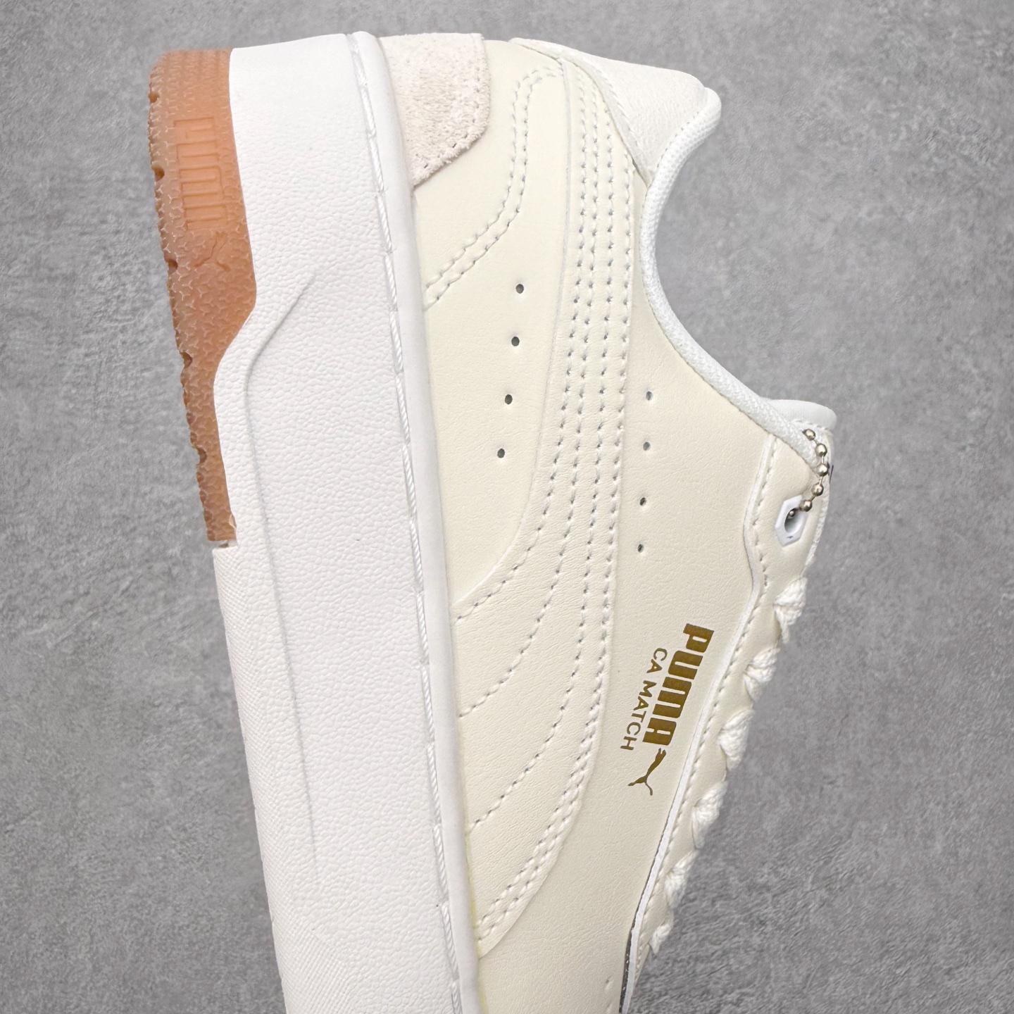 图片[6]-PUMA彪马 BMW M Motorsport RBD Break 彪马新款面包鞋男女同款复古休闲板鞋 赠送一双鞋带 鞋身通体采用细腻的麂皮材质 厚实柔软 质感出众 鞋侧保留PUMA标志性跑道图案 侧面与后跟点缀金属色PUMA LOGO 兼具辨识度与细节感 加厚鞋垫、饱满鞋舌 搭配加宽扁形鞋带 使得穿着感更加贴合与舒适 值得一提的是 本季SUEDE XL鞋款以黑色、红色及蓝色最为瞩目 经典黑的配色 在低调之余可轻松驾驭任何潮流风格造型 而高饱和度的配色 则是当之无愧的早春出街利器 尺码：36 37 37.5 38 38.5 39 40 40.5 41 42 42.5 43 44 45-选品中心