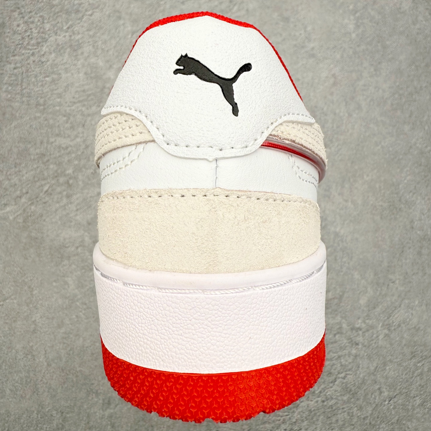 图片[8]-PUMA彪马 BMW M Motorsport RBD Break 彪马新款面包鞋男女同款复古休闲板鞋 赠送一双鞋带 鞋身通体采用细腻的麂皮材质 厚实柔软 质感出众 鞋侧保留PUMA标志性跑道图案 侧面与后跟点缀金属色PUMA LOGO 兼具辨识度与细节感 加厚鞋垫、饱满鞋舌 搭配加宽扁形鞋带 使得穿着感更加贴合与舒适 值得一提的是 本季SUEDE XL鞋款以黑色、红色及蓝色最为瞩目 经典黑的配色 在低调之余可轻松驾驭任何潮流风格造型 而高饱和度的配色 则是当之无愧的早春出街利器 尺码：36 37 37.5 38 38.5 39 40 40.5 41 42 42.5 43 44 45-选品中心