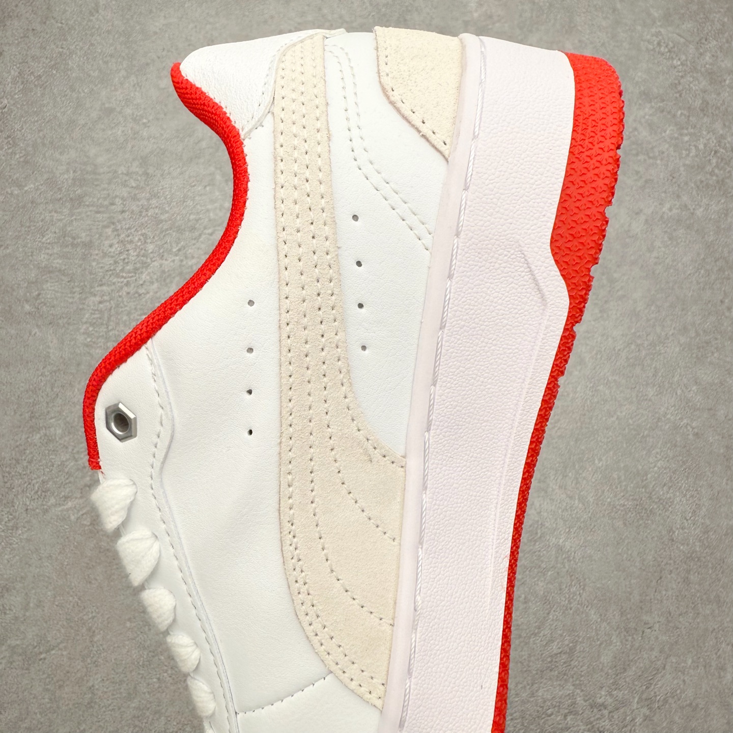 图片[7]-PUMA彪马 BMW M Motorsport RBD Break 彪马新款面包鞋男女同款复古休闲板鞋 赠送一双鞋带 鞋身通体采用细腻的麂皮材质 厚实柔软 质感出众 鞋侧保留PUMA标志性跑道图案 侧面与后跟点缀金属色PUMA LOGO 兼具辨识度与细节感 加厚鞋垫、饱满鞋舌 搭配加宽扁形鞋带 使得穿着感更加贴合与舒适 值得一提的是 本季SUEDE XL鞋款以黑色、红色及蓝色最为瞩目 经典黑的配色 在低调之余可轻松驾驭任何潮流风格造型 而高饱和度的配色 则是当之无愧的早春出街利器 尺码：36 37 37.5 38 38.5 39 40 40.5 41 42 42.5 43 44 45-选品中心