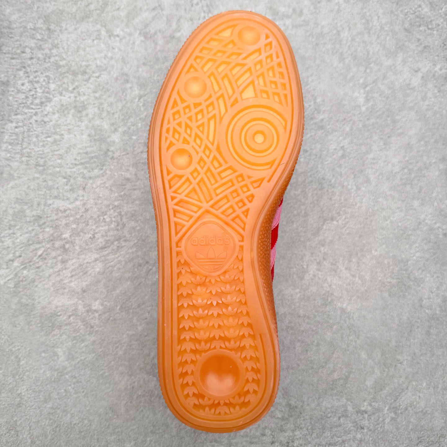 图片[9]-AD Originals Handball SPZL 手球运动员系列百搭休闲运动板鞋 JR5006 这款来自阿迪达斯的这款HANDBALL SPZL前身是一双手球运动鞋，这一次拿来复刻，所以鞋面的主要色彩选用了黑色， 鞋面外侧除了Spezial字母之外还有三叶草标志。Handball SPZL作为复古手球训练鞋与作为室内足球鞋的Samba有着异曲同工之处，但是质感更为出众的鞋身以及丰富的配色选择比起Samba来讲可以说是更胜一筹了！尺码：36 36⅔ 37⅓ 38 38⅔ 39⅓ 40 40⅔ 41⅓ 42 42⅔ 43⅓ 44 45-选品中心