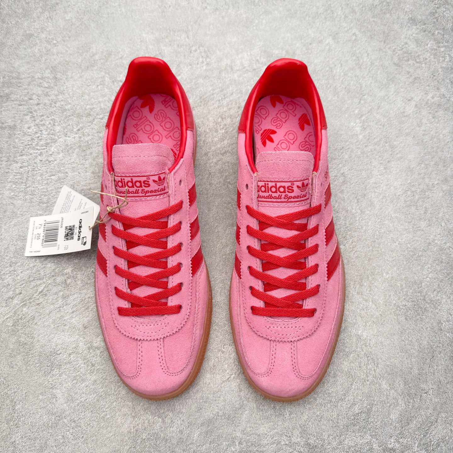 图片[2]-AD Originals Handball SPZL 手球运动员系列百搭休闲运动板鞋 JR5006 这款来自阿迪达斯的这款HANDBALL SPZL前身是一双手球运动鞋，这一次拿来复刻，所以鞋面的主要色彩选用了黑色， 鞋面外侧除了Spezial字母之外还有三叶草标志。Handball SPZL作为复古手球训练鞋与作为室内足球鞋的Samba有着异曲同工之处，但是质感更为出众的鞋身以及丰富的配色选择比起Samba来讲可以说是更胜一筹了！尺码：36 36⅔ 37⅓ 38 38⅔ 39⅓ 40 40⅔ 41⅓ 42 42⅔ 43⅓ 44 45-选品中心