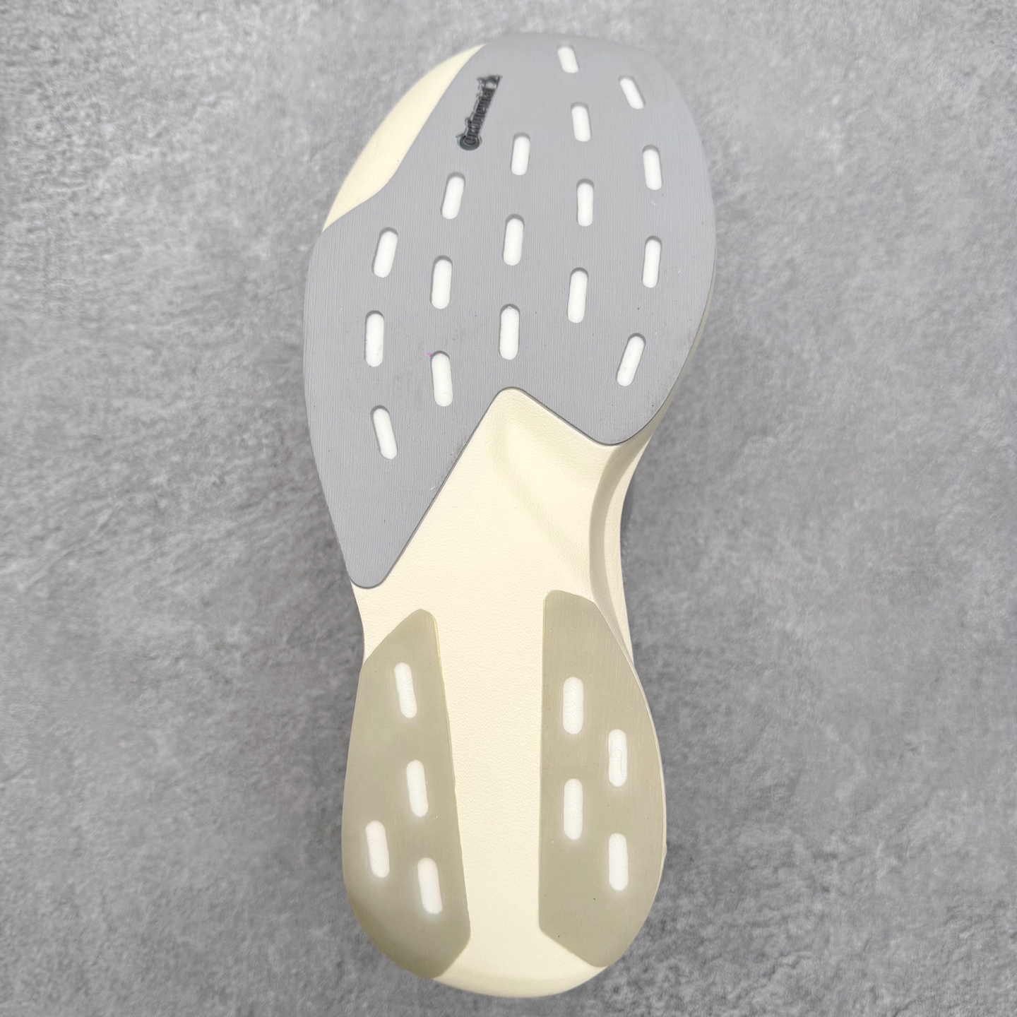 图片[9]-＃纯原 AD Adizero Eva SL M 零度进化版系列低帮轻便透气竞速休闲运动慢跑鞋 KJ9664 相信大家对去年 adidas 横空出世的「顶级超跑」adiZero Adios Pro EVO 1 记忆犹新！不仅登顶阿迪史上最轻跑鞋宝座，更在接下来的全球马拉松赛事中，持续书写着惊人成绩，被网友戏称新一代「阿迪神鞋」全网刷屏！极简设计语言与强烈速度感和存在感的鞋侧三线，让人过目不忘，特别种草！其中定位于中长跑训练的 adidas Adizero Evo SL，整体外观造型与 adiZero Adios Pro EVO 1 非常相似。中底配置方面搭载全掌 Lightstrike Pro，鞋面采用透气网面示人，契合日常训练鞋的定位，更加耐用。外底给到了马牌橡胶，及类似上代竞速旗舰 adidas Adizero Adios Pro 3 区域分布。整体看下来无论是外观的鲜明辨识度，还是配置的扎实程度都很顶。尺码：36 36⅔ 37⅓ 38 38⅔ 39⅓ 40 40⅔ 41⅓ 42 42⅔ 43⅓ 44 44⅔ 45⅓ 46⅓-选品中心