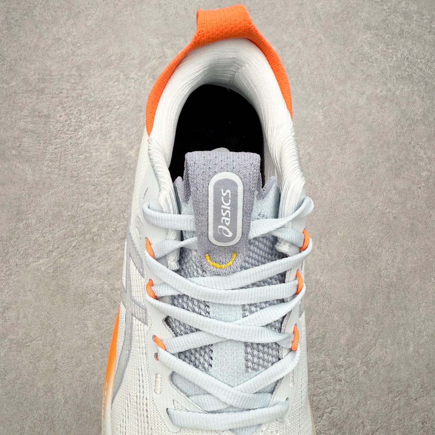 图片[5]-Asics GEL-Nimbus 28 亚瑟士缓震跑鞋 近年复古风潮的势头很旺 ASICS一直坚信保持身体的健康与活力是打造健康快乐的生活方式的最佳途径 ASICS为复古鞋型注入新设计 为玩家的街头穿搭提供了更多可能 GEL-NIMBUSTM9运动鞋最初是为中立和仰卧跑步者设计的长距离训练器 采用原始材料和关键细节重新设计 其Y2K时代的工业外观也被大胆的对比和色块所抵消 尺码：36 36.5 37.5 38 38.5 39 40 40.5 41.5 42 42.5 43.5 44 44.5 45-选品中心