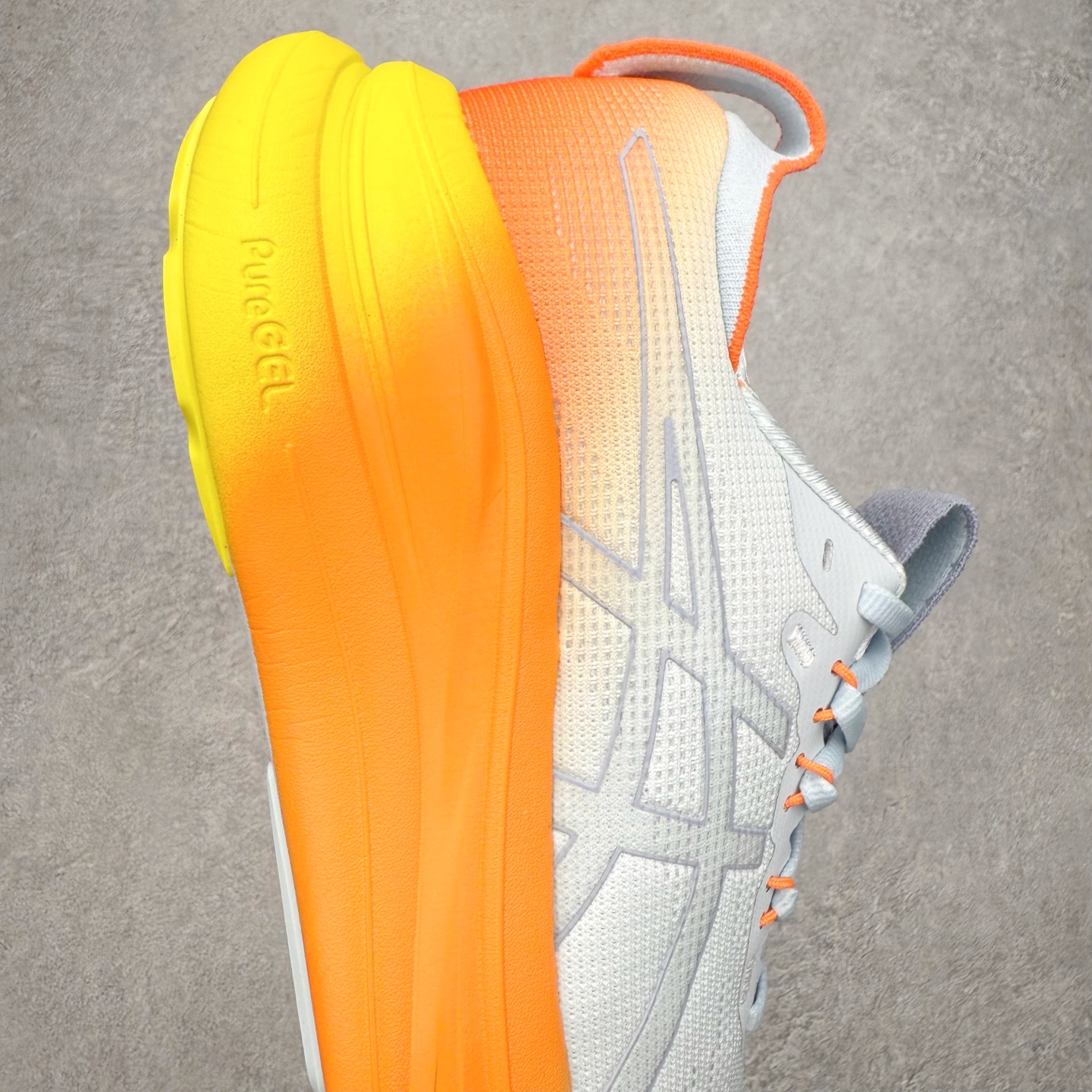 图片[6]-Asics GEL-Nimbus 28 亚瑟士缓震跑鞋 近年复古风潮的势头很旺 ASICS一直坚信保持身体的健康与活力是打造健康快乐的生活方式的最佳途径 ASICS为复古鞋型注入新设计 为玩家的街头穿搭提供了更多可能 GEL-NIMBUSTM9运动鞋最初是为中立和仰卧跑步者设计的长距离训练器 采用原始材料和关键细节重新设计 其Y2K时代的工业外观也被大胆的对比和色块所抵消 尺码：36 36.5 37.5 38 38.5 39 40 40.5 41.5 42 42.5 43.5 44 44.5 45-选品中心