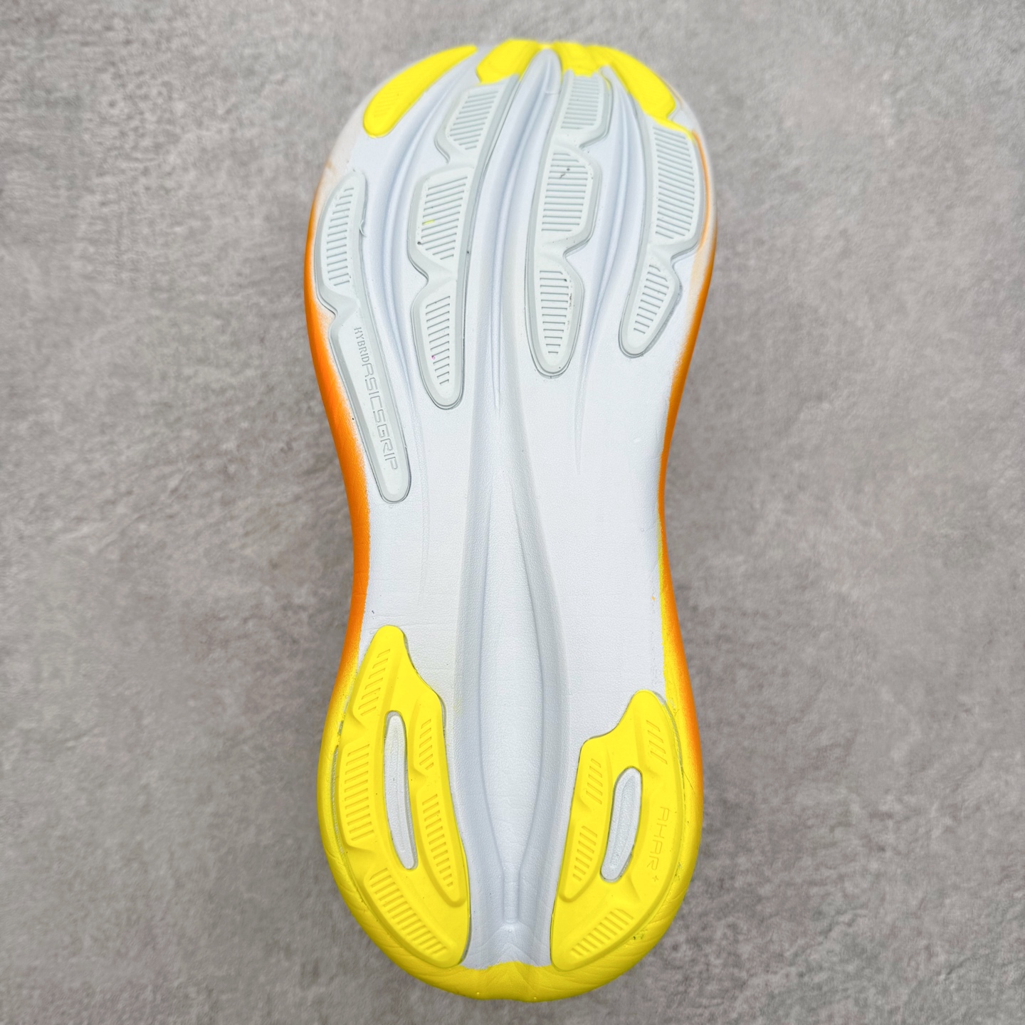 图片[9]-Asics GEL-Nimbus 28 亚瑟士缓震跑鞋 近年复古风潮的势头很旺 ASICS一直坚信保持身体的健康与活力是打造健康快乐的生活方式的最佳途径 ASICS为复古鞋型注入新设计 为玩家的街头穿搭提供了更多可能 GEL-NIMBUSTM9运动鞋最初是为中立和仰卧跑步者设计的长距离训练器 采用原始材料和关键细节重新设计 其Y2K时代的工业外观也被大胆的对比和色块所抵消 尺码：36 36.5 37.5 38 38.5 39 40 40.5 41.5 42 42.5 43.5 44 44.5 45-选品中心