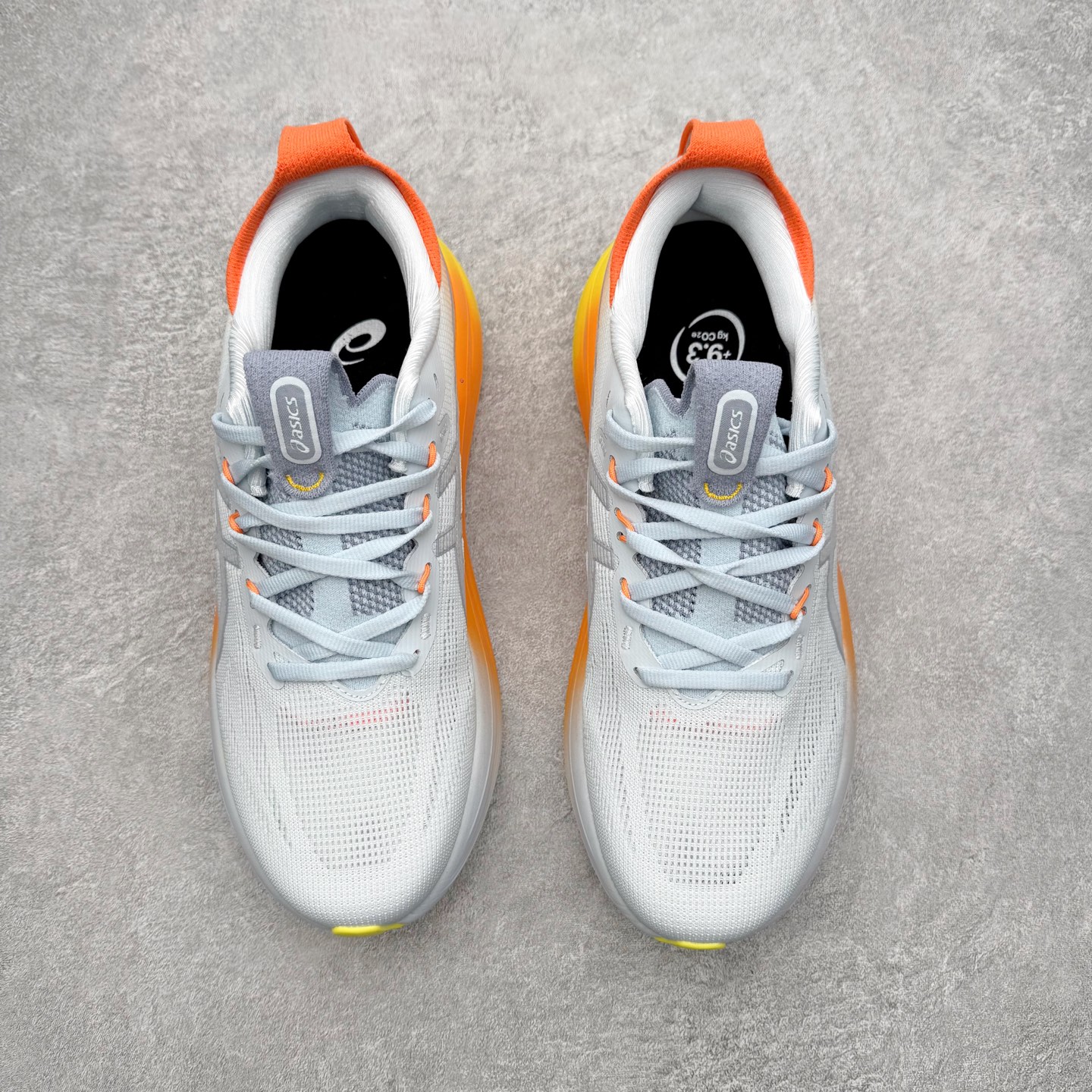 图片[2]-Asics GEL-Nimbus 28 亚瑟士缓震跑鞋 近年复古风潮的势头很旺 ASICS一直坚信保持身体的健康与活力是打造健康快乐的生活方式的最佳途径 ASICS为复古鞋型注入新设计 为玩家的街头穿搭提供了更多可能 GEL-NIMBUSTM9运动鞋最初是为中立和仰卧跑步者设计的长距离训练器 采用原始材料和关键细节重新设计 其Y2K时代的工业外观也被大胆的对比和色块所抵消 尺码：36 36.5 37.5 38 38.5 39 40 40.5 41.5 42 42.5 43.5 44 44.5 45-选品中心