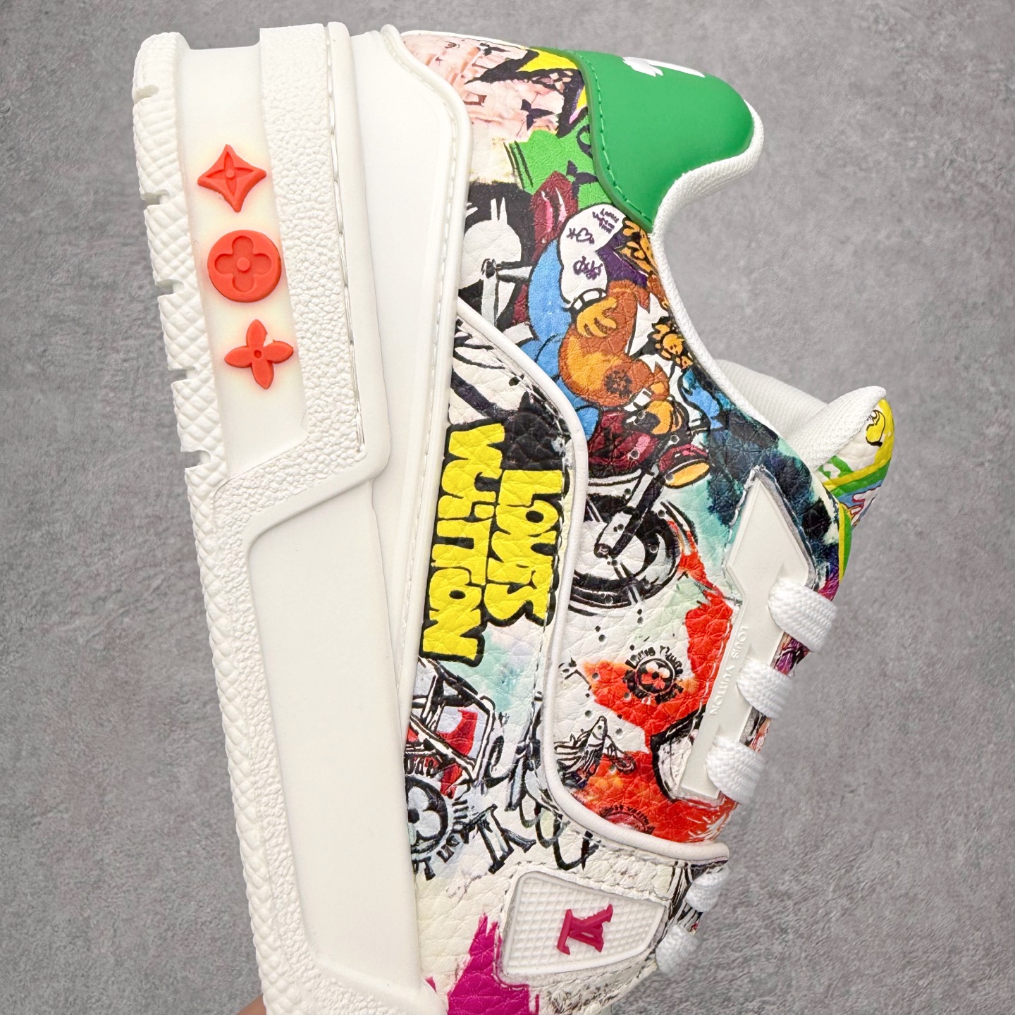 图片[6]-＃FS纯原福利 Louis Vuitton Trainer lv时装走秀运动鞋 实力大厂出品 平台专供 成熟的做工稳定的品控 完美鞋型超高的清洁度 零毛边线头瑕疵 全套原楦原纸版原鞋开模 全网最具灵魂的版型 正确原装黄色鞋盒 正确中底印花 鞋面印花3D高频深度立体 全鞋电脑针车 紧密相连 针距密度一致 环保乳胶注塑鞋垫 厚度脚感还原原版 皮面裁剪部位 统一油边封口工艺 原装橡胶大底含胶量大底组合零偏差 专柜全套包装 防尘袋 说明书 质保卡 男女鞋 尺码对应库存明细‼️-选品中心