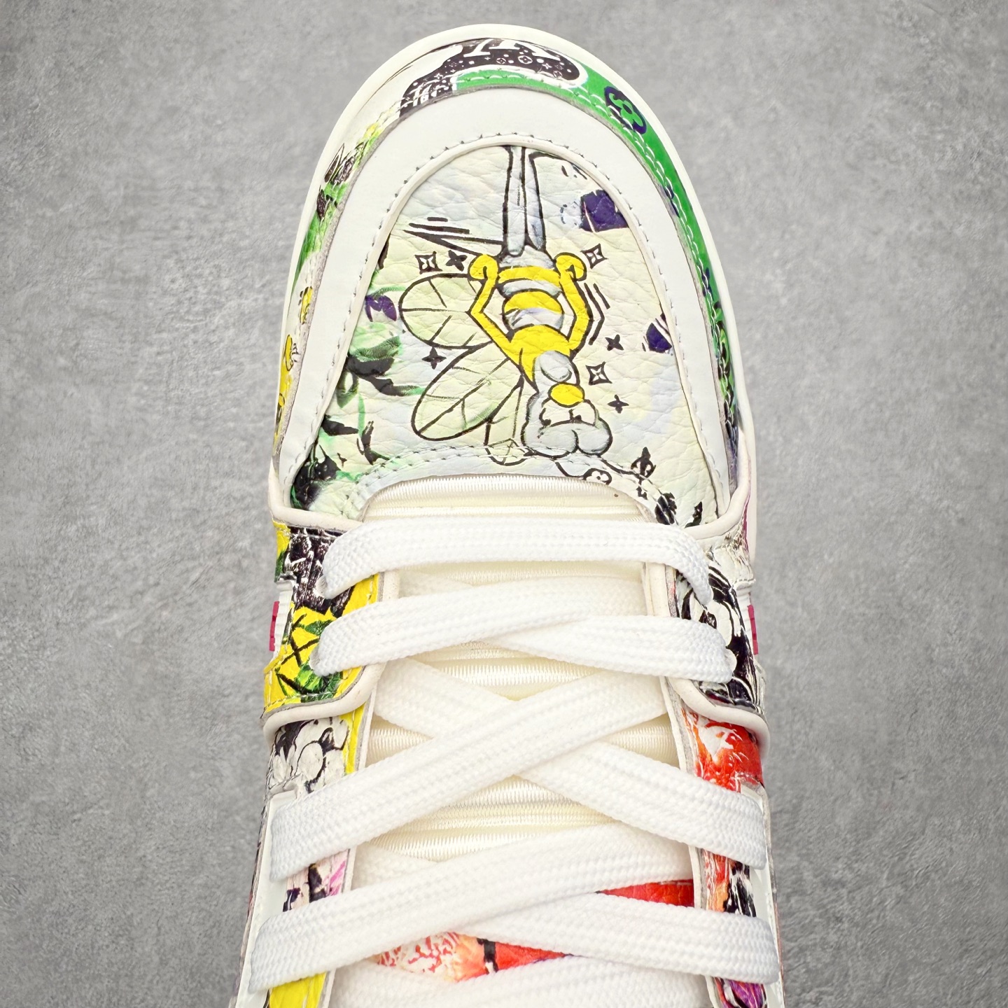 图片[4]-＃FS纯原福利 Louis Vuitton Trainer lv时装走秀运动鞋 实力大厂出品 平台专供 成熟的做工稳定的品控 完美鞋型超高的清洁度 零毛边线头瑕疵 全套原楦原纸版原鞋开模 全网最具灵魂的版型 正确原装黄色鞋盒 正确中底印花 鞋面印花3D高频深度立体 全鞋电脑针车 紧密相连 针距密度一致 环保乳胶注塑鞋垫 厚度脚感还原原版 皮面裁剪部位 统一油边封口工艺 原装橡胶大底含胶量大底组合零偏差 专柜全套包装 防尘袋 说明书 质保卡 男女鞋 尺码对应库存明细‼️-选品中心