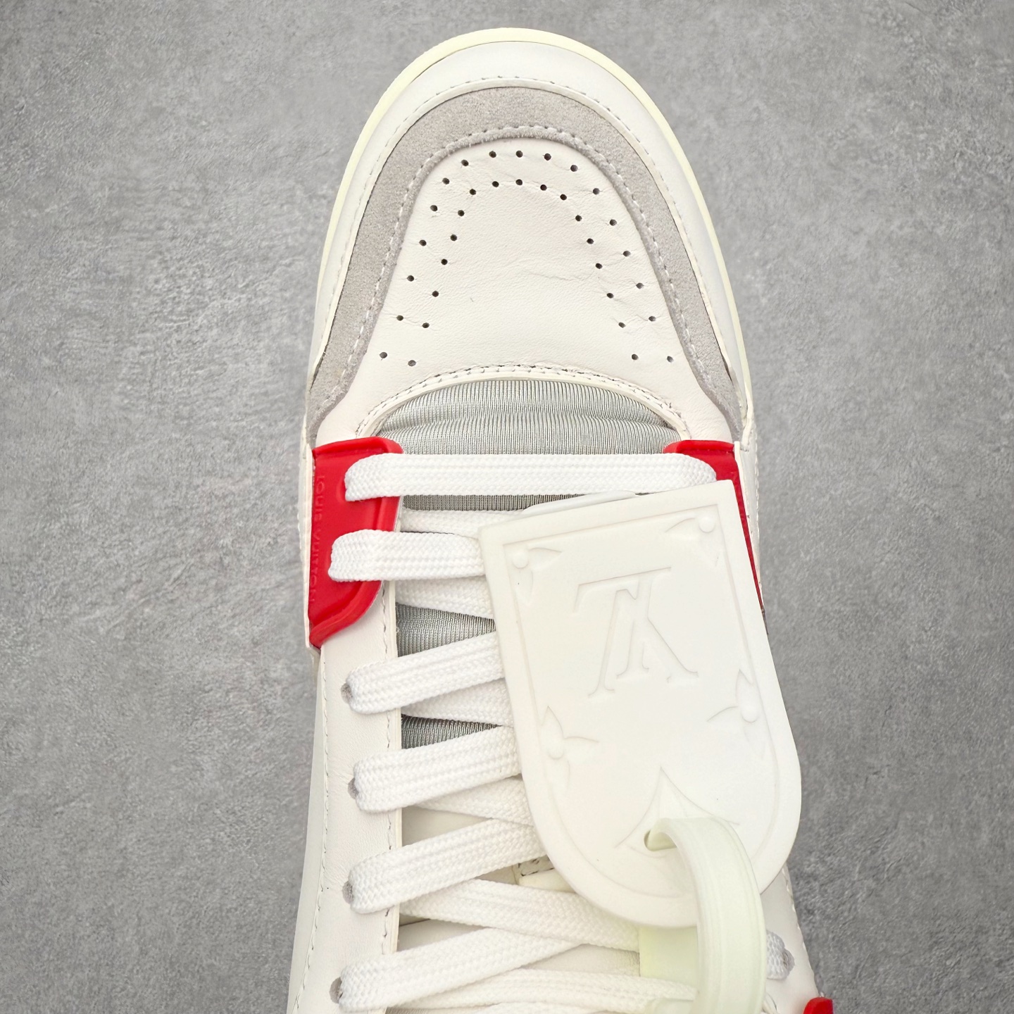 图片[4]-＃FS纯原福利 Louis Vuitton Trainer lv时装走秀运动鞋 实力大厂出品 平台专供 成熟的做工稳定的品控 完美鞋型超高的清洁度 零毛边线头瑕疵 全套原楦原纸版原鞋开模 全网最具灵魂的版型 正确原装黄色鞋盒 正确中底印花 鞋面印花3D高频深度立体 全鞋电脑针车 紧密相连 针距密度一致 环保乳胶注塑鞋垫 厚度脚感还原原版 皮面裁剪部位 统一油边封口工艺 原装橡胶大底含胶量大底组合零偏差 专柜全套包装 防尘袋 说明书 质保卡 男女鞋 尺码对应库存明细‼️-选品中心