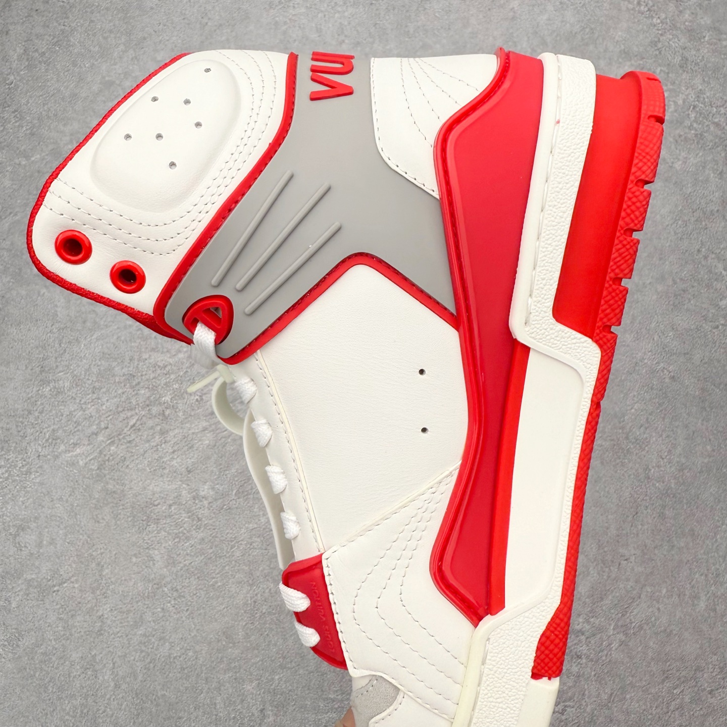 图片[7]-＃FS纯原福利 Louis Vuitton Trainer lv时装走秀运动鞋 实力大厂出品 平台专供 成熟的做工稳定的品控 完美鞋型超高的清洁度 零毛边线头瑕疵 全套原楦原纸版原鞋开模 全网最具灵魂的版型 正确原装黄色鞋盒 正确中底印花 鞋面印花3D高频深度立体 全鞋电脑针车 紧密相连 针距密度一致 环保乳胶注塑鞋垫 厚度脚感还原原版 皮面裁剪部位 统一油边封口工艺 原装橡胶大底含胶量大底组合零偏差 专柜全套包装 防尘袋 说明书 质保卡 男女鞋 尺码对应库存明细‼️-选品中心