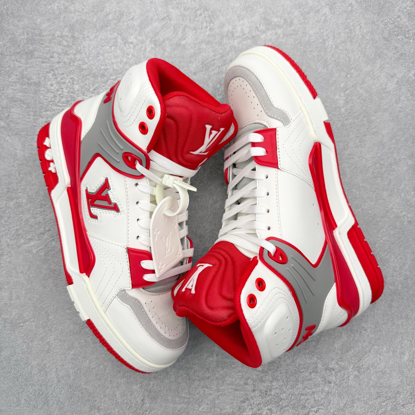 图片[3]-＃FS纯原福利 Louis Vuitton Trainer lv时装走秀运动鞋 实力大厂出品 平台专供 成熟的做工稳定的品控 完美鞋型超高的清洁度 零毛边线头瑕疵 全套原楦原纸版原鞋开模 全网最具灵魂的版型 正确原装黄色鞋盒 正确中底印花 鞋面印花3D高频深度立体 全鞋电脑针车 紧密相连 针距密度一致 环保乳胶注塑鞋垫 厚度脚感还原原版 皮面裁剪部位 统一油边封口工艺 原装橡胶大底含胶量大底组合零偏差 专柜全套包装 防尘袋 说明书 质保卡 男女鞋 尺码对应库存明细‼️-选品中心