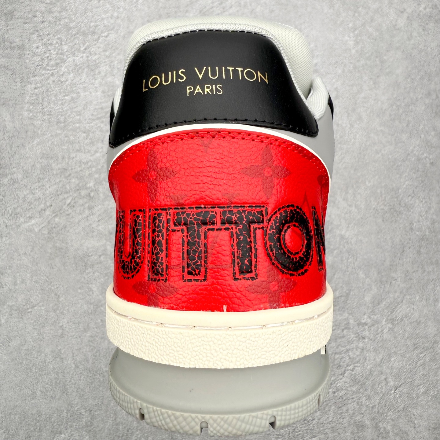 图片[8]-＃FS纯原福利 Louis Vuitton Trainer lv时装走秀运动鞋 实力大厂出品 平台专供 成熟的做工稳定的品控 完美鞋型超高的清洁度 零毛边线头瑕疵 全套原楦原纸版原鞋开模 全网最具灵魂的版型 正确原装黄色鞋盒 正确中底印花 鞋面印花3D高频深度立体 全鞋电脑针车 紧密相连 针距密度一致 环保乳胶注塑鞋垫 厚度脚感还原原版 皮面裁剪部位 统一油边封口工艺 原装橡胶大底含胶量大底组合零偏差 专柜全套包装 防尘袋 说明书 质保卡 男女鞋 尺码对应库存明细‼️-选品中心