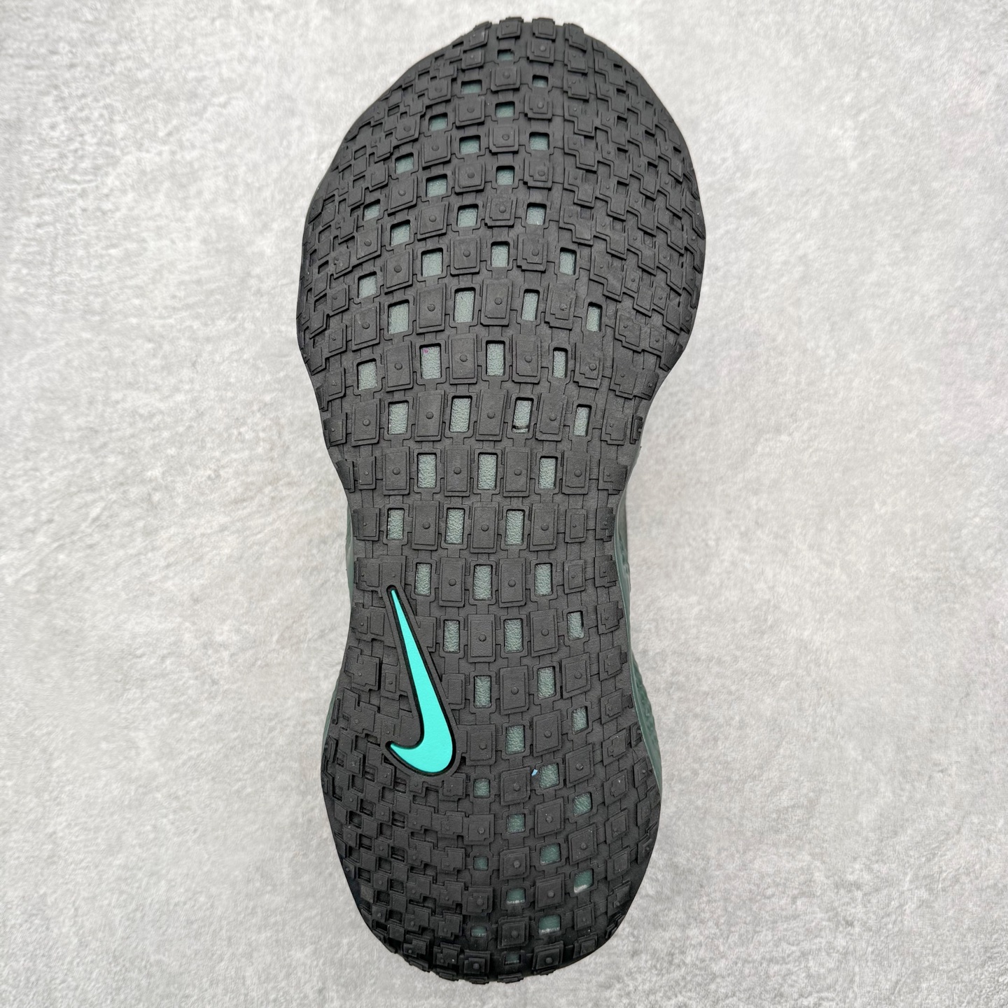 图片[9]-HYEIN SEO x NK Ava Rover 百搭舒适耐磨低帮跑步鞋 男女同款 流线型轮廓，通过轻薄物料鞋面结合 TPU 网格状支撑示人，增厚的中底材质选用 ReactX 加持，华夫外底收尾。鞋垫与后跟鞋提，克制点缀 Hyein Seo 字样。鞋垫与鞋提则采用菱形格纹的变化元素呈现。实拍调校N版已经零色差零失真 百分百还原实物色彩所见即所得 不存在货不对板色差等低级问题 选购参考实物拍摄 不混卖不参货 只用心做好货严格选品 承诺混一赔十 尺码：36 36.5 37.5 38 38.5 39 40 40.5 41 42 42.5 43 44 44.5 45-选品中心