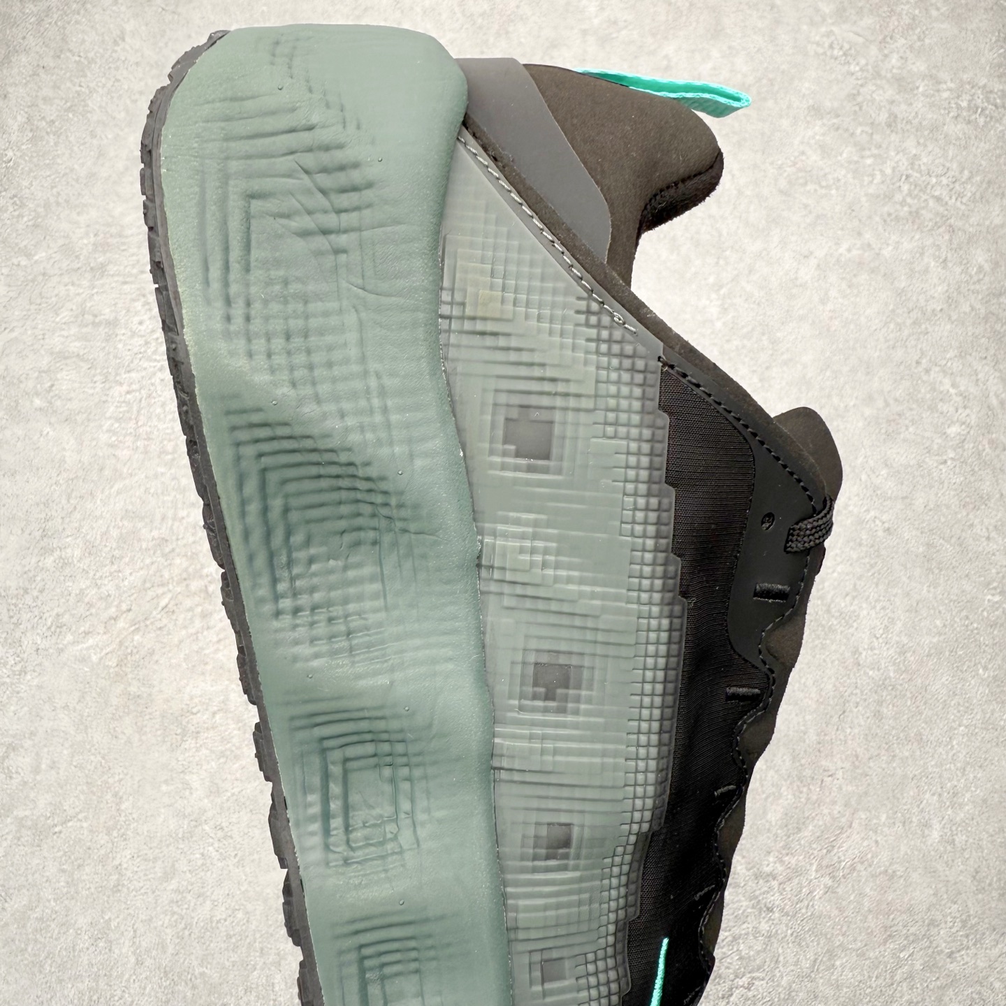 图片[6]-HYEIN SEO x NK Ava Rover 百搭舒适耐磨低帮跑步鞋 男女同款 流线型轮廓，通过轻薄物料鞋面结合 TPU 网格状支撑示人，增厚的中底材质选用 ReactX 加持，华夫外底收尾。鞋垫与后跟鞋提，克制点缀 Hyein Seo 字样。鞋垫与鞋提则采用菱形格纹的变化元素呈现。实拍调校N版已经零色差零失真 百分百还原实物色彩所见即所得 不存在货不对板色差等低级问题 选购参考实物拍摄 不混卖不参货 只用心做好货严格选品 承诺混一赔十 尺码：36 36.5 37.5 38 38.5 39 40 40.5 41 42 42.5 43 44 44.5 45-选品中心