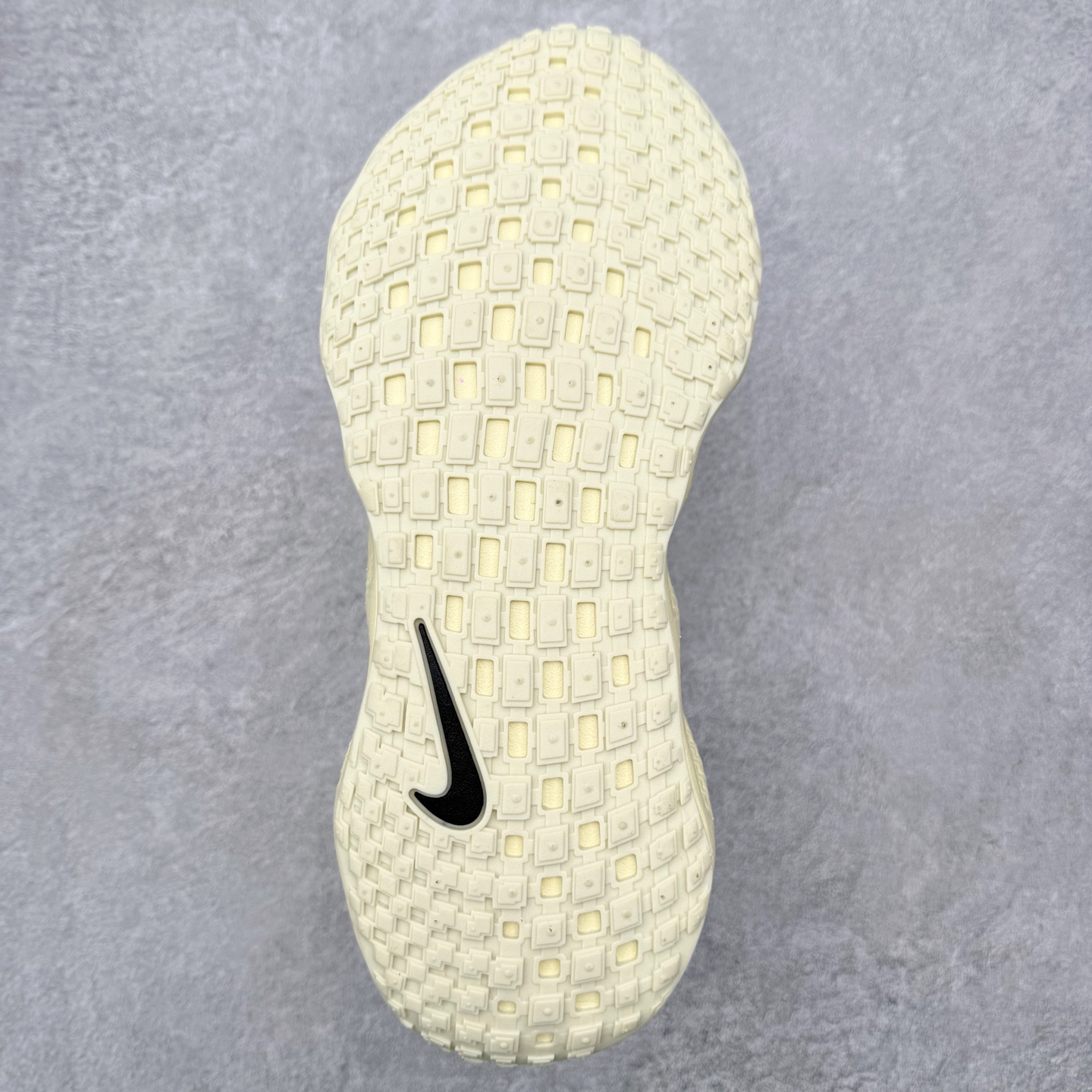 图片[9]-HYEIN SEO x NK Ava Rover 百搭舒适耐磨低帮跑步鞋 男女同款 流线型轮廓，通过轻薄物料鞋面结合 TPU 网格状支撑示人，增厚的中底材质选用 ReactX 加持，华夫外底收尾。鞋垫与后跟鞋提，克制点缀 Hyein Seo 字样。鞋垫与鞋提则采用菱形格纹的变化元素呈现。实拍调校N版已经零色差零失真 百分百还原实物色彩所见即所得 不存在货不对板色差等低级问题 选购参考实物拍摄 不混卖不参货 只用心做好货严格选品 承诺混一赔十 尺码：36 36.5 37.5 38 38.5 39 40 40.5 41 42 42.5 43 44 44.5 45-选品中心