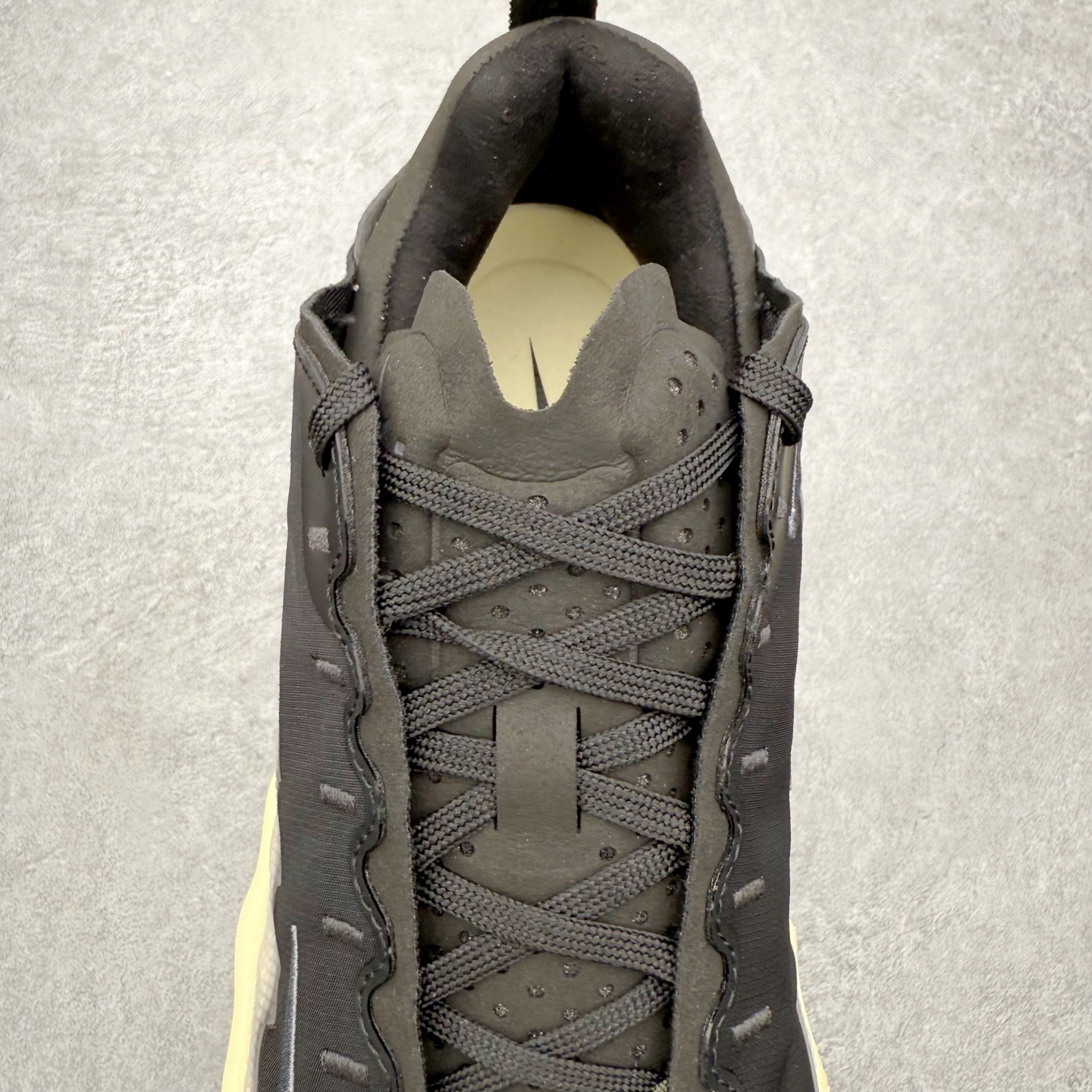 图片[5]-HYEIN SEO x NK Ava Rover 百搭舒适耐磨低帮跑步鞋 男女同款 流线型轮廓，通过轻薄物料鞋面结合 TPU 网格状支撑示人，增厚的中底材质选用 ReactX 加持，华夫外底收尾。鞋垫与后跟鞋提，克制点缀 Hyein Seo 字样。鞋垫与鞋提则采用菱形格纹的变化元素呈现。实拍调校N版已经零色差零失真 百分百还原实物色彩所见即所得 不存在货不对板色差等低级问题 选购参考实物拍摄 不混卖不参货 只用心做好货严格选品 承诺混一赔十 尺码：36 36.5 37.5 38 38.5 39 40 40.5 41 42 42.5 43 44 44.5 45-选品中心