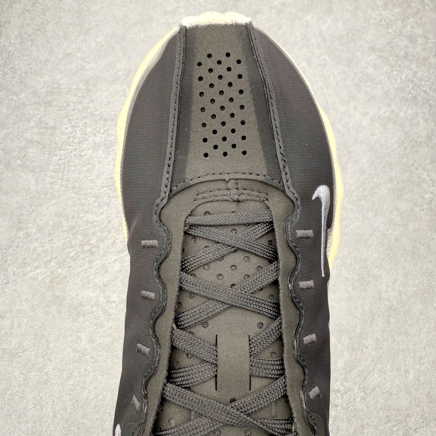 图片[4]-HYEIN SEO x NK Ava Rover 百搭舒适耐磨低帮跑步鞋 男女同款 流线型轮廓，通过轻薄物料鞋面结合 TPU 网格状支撑示人，增厚的中底材质选用 ReactX 加持，华夫外底收尾。鞋垫与后跟鞋提，克制点缀 Hyein Seo 字样。鞋垫与鞋提则采用菱形格纹的变化元素呈现。实拍调校N版已经零色差零失真 百分百还原实物色彩所见即所得 不存在货不对板色差等低级问题 选购参考实物拍摄 不混卖不参货 只用心做好货严格选品 承诺混一赔十 尺码：36 36.5 37.5 38 38.5 39 40 40.5 41 42 42.5 43 44 44.5 45-选品中心