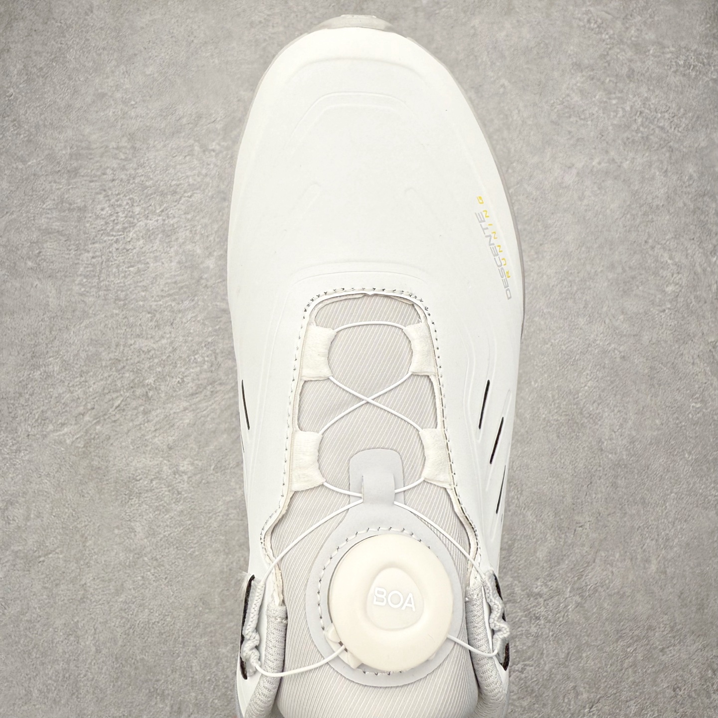 图片[4]-＃HP DESCENTE Enerzite 迪桑特舒适柔软防滑耐磨低帮休闲跑步鞋 DESCENTE（迪桑特）创立于1935年，品牌名取自法语词汇，意为“滑降”。品牌箭头标识代表滑雪的三种技术“高速直线滑行”、“穿越”和“侧滑”，也寓意品牌在打造高端专业运动产品中不断追求完美的创新精神，致力于成为中国高端专业滑雪、综训、女子、铁人三项、高尔夫的第一品牌。尺码：39 40 40.5 41 42 42.5 43 44 44.5 45-选品中心