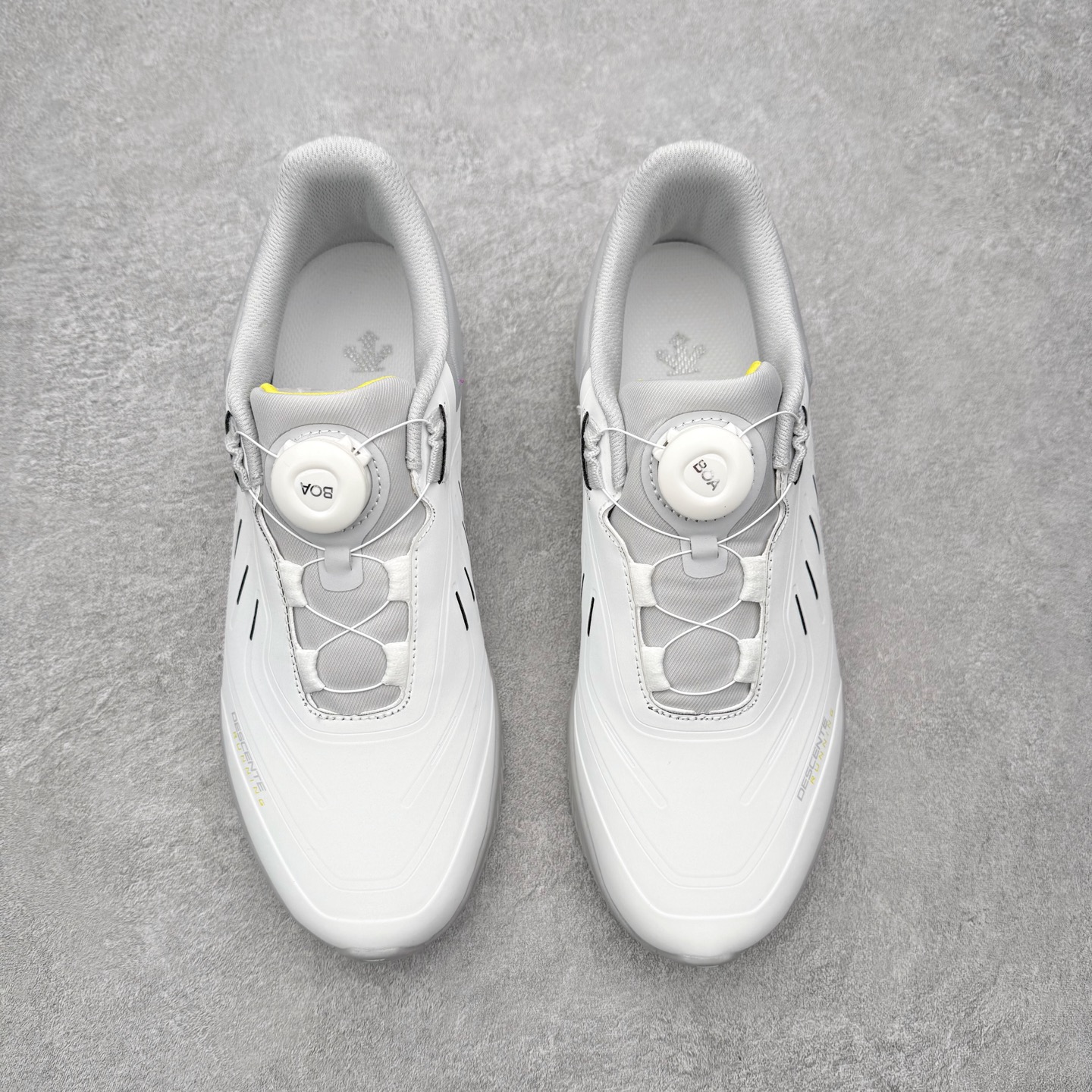 图片[2]-＃HP DESCENTE Enerzite 迪桑特舒适柔软防滑耐磨低帮休闲跑步鞋 DESCENTE（迪桑特）创立于1935年，品牌名取自法语词汇，意为“滑降”。品牌箭头标识代表滑雪的三种技术“高速直线滑行”、“穿越”和“侧滑”，也寓意品牌在打造高端专业运动产品中不断追求完美的创新精神，致力于成为中国高端专业滑雪、综训、女子、铁人三项、高尔夫的第一品牌。尺码：39 40 40.5 41 42 42.5 43 44 44.5 45-选品中心