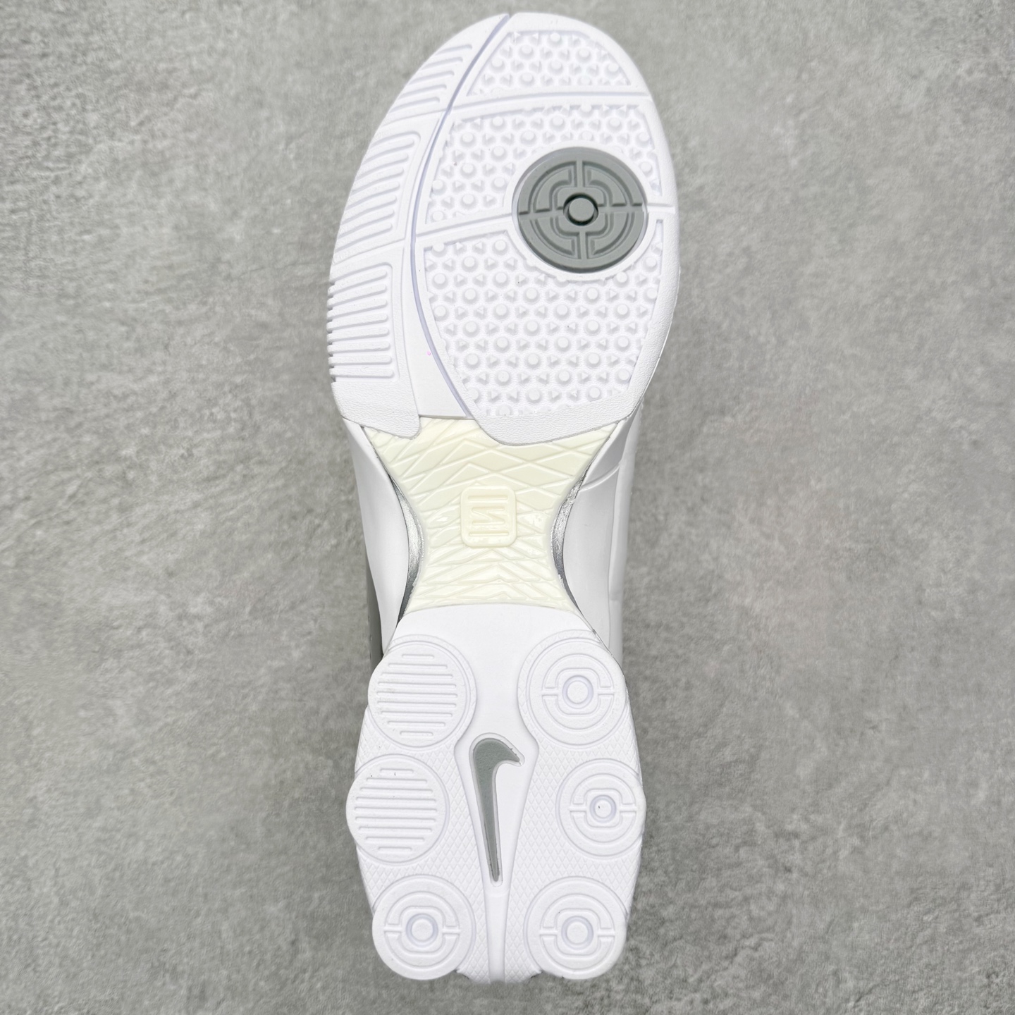 图片[9]-NK Total 90 Shox Secutor Magia 百搭舒适 耐磨 足球鞋 实拍调校N版已经零色差零失真 百分百还原实物色彩所见即所得 不存在货不对板色差等低级问题 选购参考实物拍摄 不混卖不参货 只用心做好货严格选品 承诺混一赔十 尺码：36 36.5 37.5 38 38.5 39 40 40.5 41 42 42.5 43 44 44.5 45-选品中心