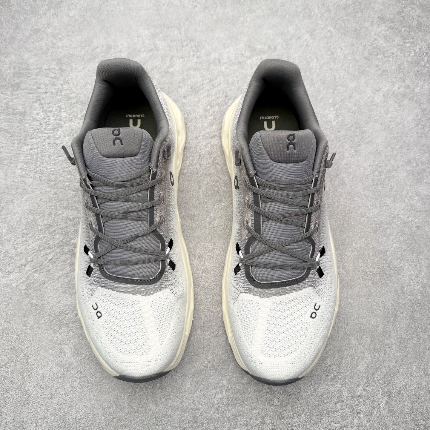 图片[2]-On昂跑 Cloudtilt 圆头系带减震耐磨低帮生活休闲鞋 此运动品牌 开创于2010年 缓震着陆、强效回弹、轻柔质感的设计构思始终是ON研制关键 与此同时基于“为全球提供革新性的跑步感受”信念 陆续推出了多款跑鞋及其以专业运动人体跑步工程学为设计关键的功能性跑步服饰设备 让跑者不费力气地畅快畅跑 尺码：36 36.5 37.5 38 38.5 39 40 40.5 41 42 42.5 43 44 44.5 45-选品中心