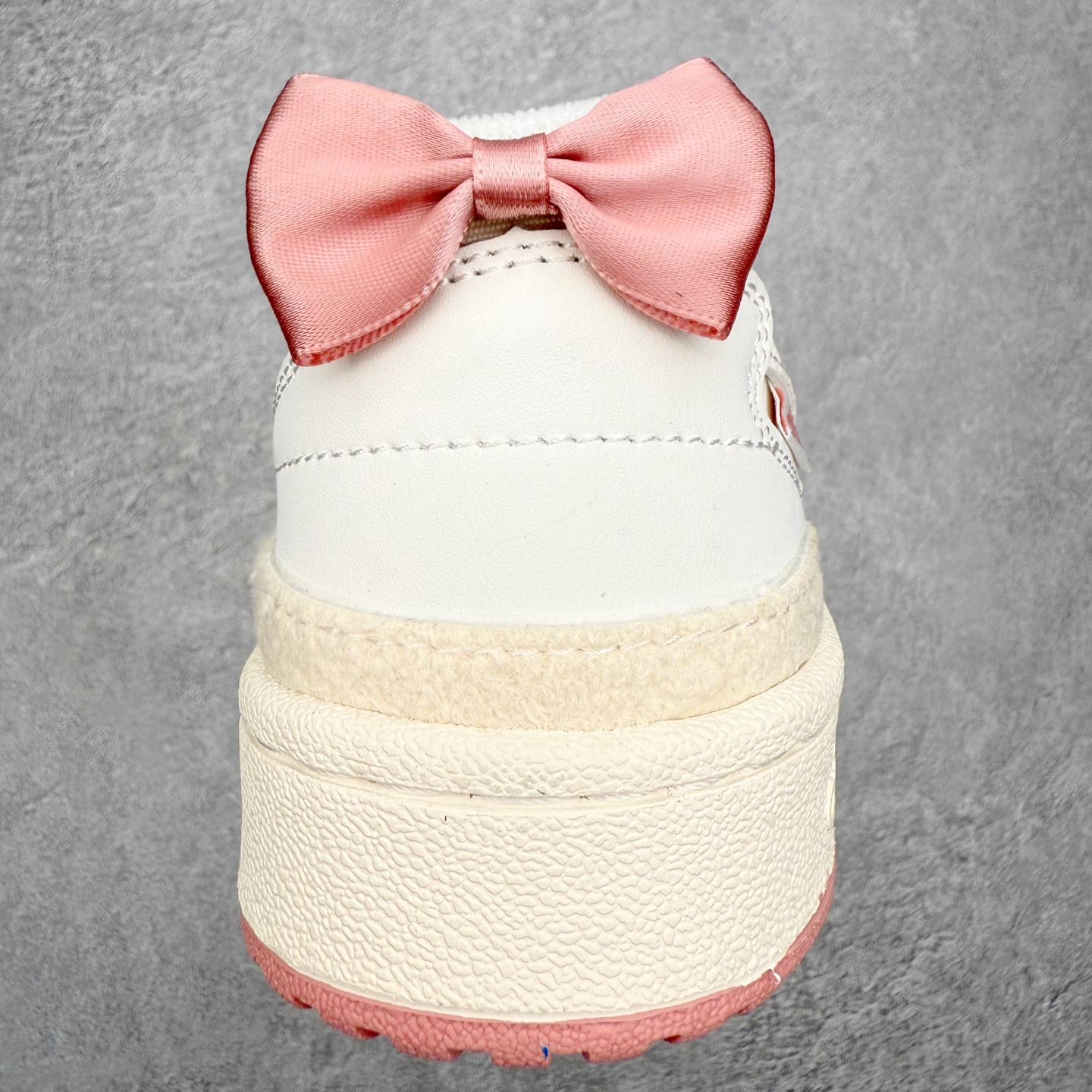 图片[8]-＃福利特价 AD Forum 84 Low OG 低帮百搭潮流休闲运动板鞋 以复古篮球鞋的外形为基础 采用皮革拼接 简约百搭 更加贴合舒适 中底内侧网格造型起到点睛之笔 外底橡胶 更显复古 尺码：36 36.5 37.5 38 38.5 39 40 40.5 41 42 42.5 43 44 44.5 45-选品中心