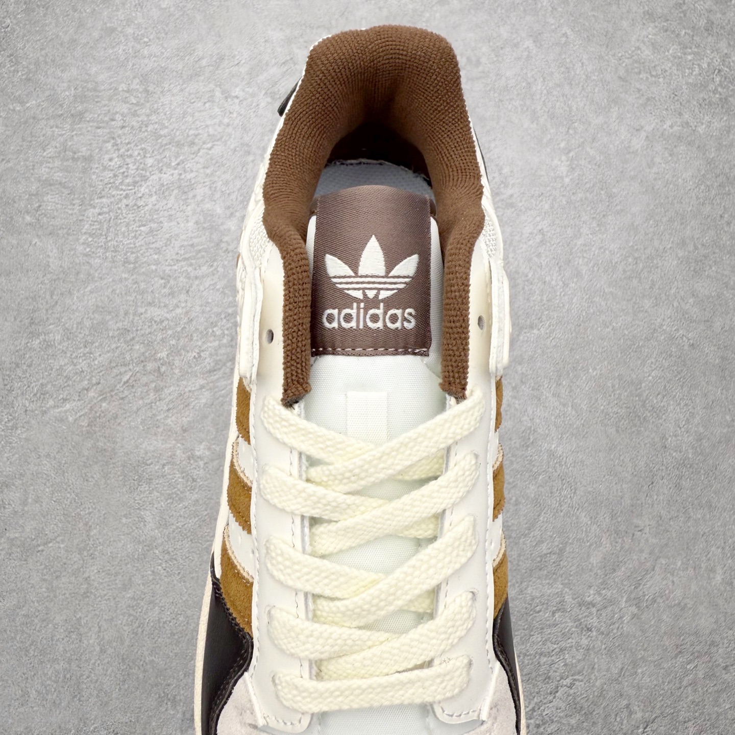 图片[5]-＃福利特价 AD Forum 84 Low OG 低帮百搭潮流休闲运动板鞋 以复古篮球鞋的外形为基础 采用皮革拼接 简约百搭 更加贴合舒适 中底内侧网格造型起到点睛之笔 外底橡胶 更显复古 尺码：36 36.5 37.5 38 38.5 39 40 40.5 41 42 42.5 43 44 44.5 45-选品中心