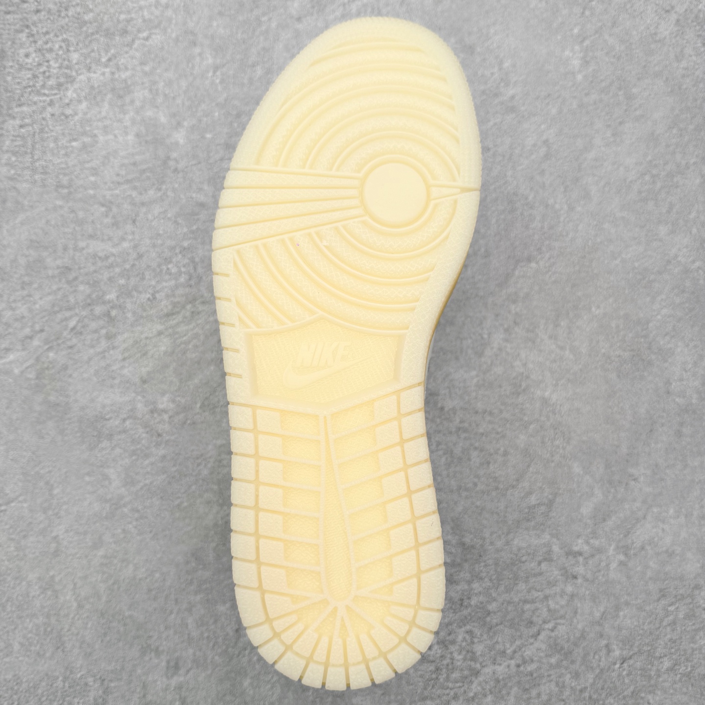 图片[9]-Air Jordan AJ1 Low 低帮 IF4391-100 全新流水线出品 DT版本唯一平替选择 市场第二梯队最强版 全部原鞋开发 原楦原纸板开发 全鞋电脑针车 原厂内置全掌气垫 原盒内在原标 唯一Zp原版鞋带绑法 免检产品 全新2022版型 全头层皮料 完美零毛边处理 原厂配置全掌气垫 价格定位良心 几十个配色陆续出货 实拍调校N版已经零色差零失真 百分百还原实物色彩所见即所得 不存在货不对板色差等低级问题 选购参考实物拍摄 不混卖不参货 只用心做好货严格选品 承诺混一赔十 尺码：36 36.5 37.5 38 38.5 39 40 40.5 41 42 42.5 43 44 44.5 45-选品中心