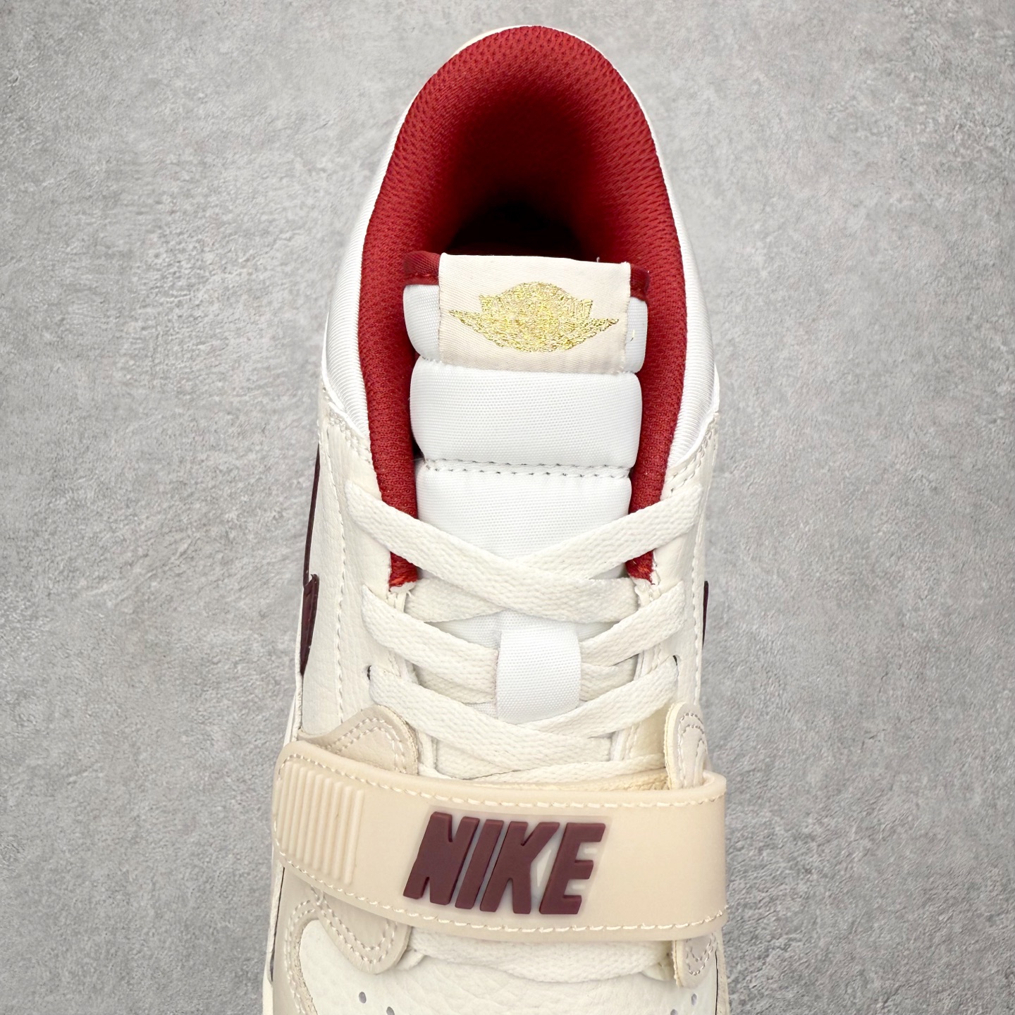 图片[5]-Air Jordan Legacy AJ312 低帮 IB4712-161 鞋身采用了皮革材质打造 横跨鞋面的魔术贴十分吸睛 侧面的Swoosh Logo的一部分被鞋面遮挡了一部分 颇具玩味 魔术贴上标有NK标识 而鞋舌上是Jordan的经典飞翼Logo 后跟和鞋底均采用了Air Jordan 3 的设计 后跟上同样也使用了经典的爆裂纹图案 尺码：36 36.5 37.5 38 38.5 39 40 40.5 41 42 42.5 43 44 44.5 45 46 47.5-选品中心