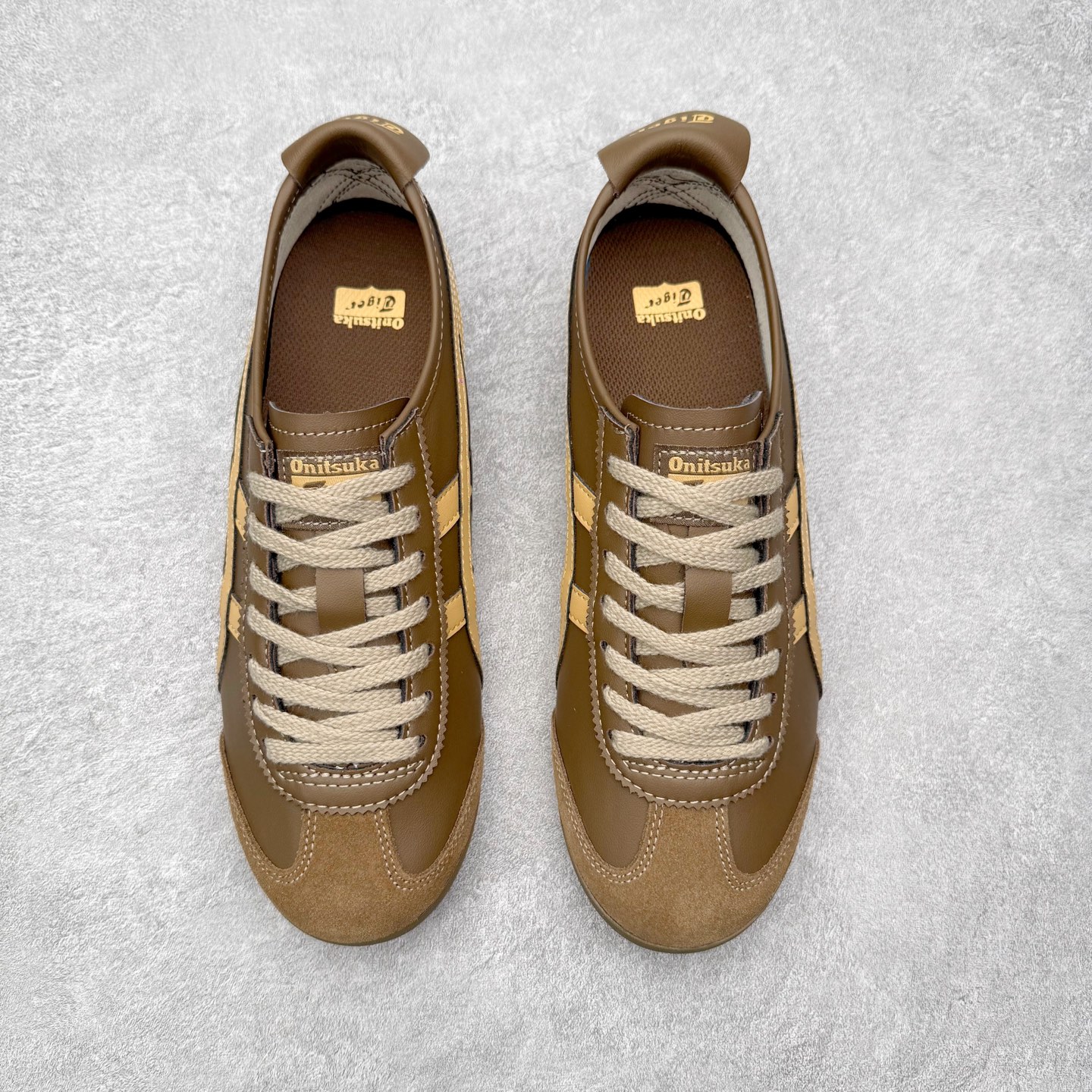 图片[2]-＃纯原福利 Asics Onitsuka Tiger MEXICO 66 亚瑟士鬼冢虎复古经典板鞋 市场最强版本 原厂牛津布加持 海外订单工厂出品 超成熟稳定的做工品控 原装全套纸板楦头开发 原汁原味 完美呈现版型 私模正确鞋底咬花纹路 一比一鞋头弧度高度鞋身弧度 绝不口嗨 细节品控鞋型随意秒杀市面 原档咬花纹路私模大底 一个单元有六个三角形 总体形拼接呈现花瓣状 官方四联吊牌 原装Ortholite轻量化鞋垫 原盒原配 质保卡 说明书 钢印防尘纸 纸板中底带钢印 乳胶组合鞋垫 支持全方位的对比专柜 产品从款式颜色造型上体现出追求舒适和细节的完美 鞋类更是推崇手工制作的严谨与完美 融舒适性与可穿性的设计风格 注重细节的完美和别致魅力 既保持稳重 又不失轻松的时尚感 尺码：36 37 37.5 38 39 39.5 40 40.5 41.5 42 42.5 43.5 44 45-选品中心