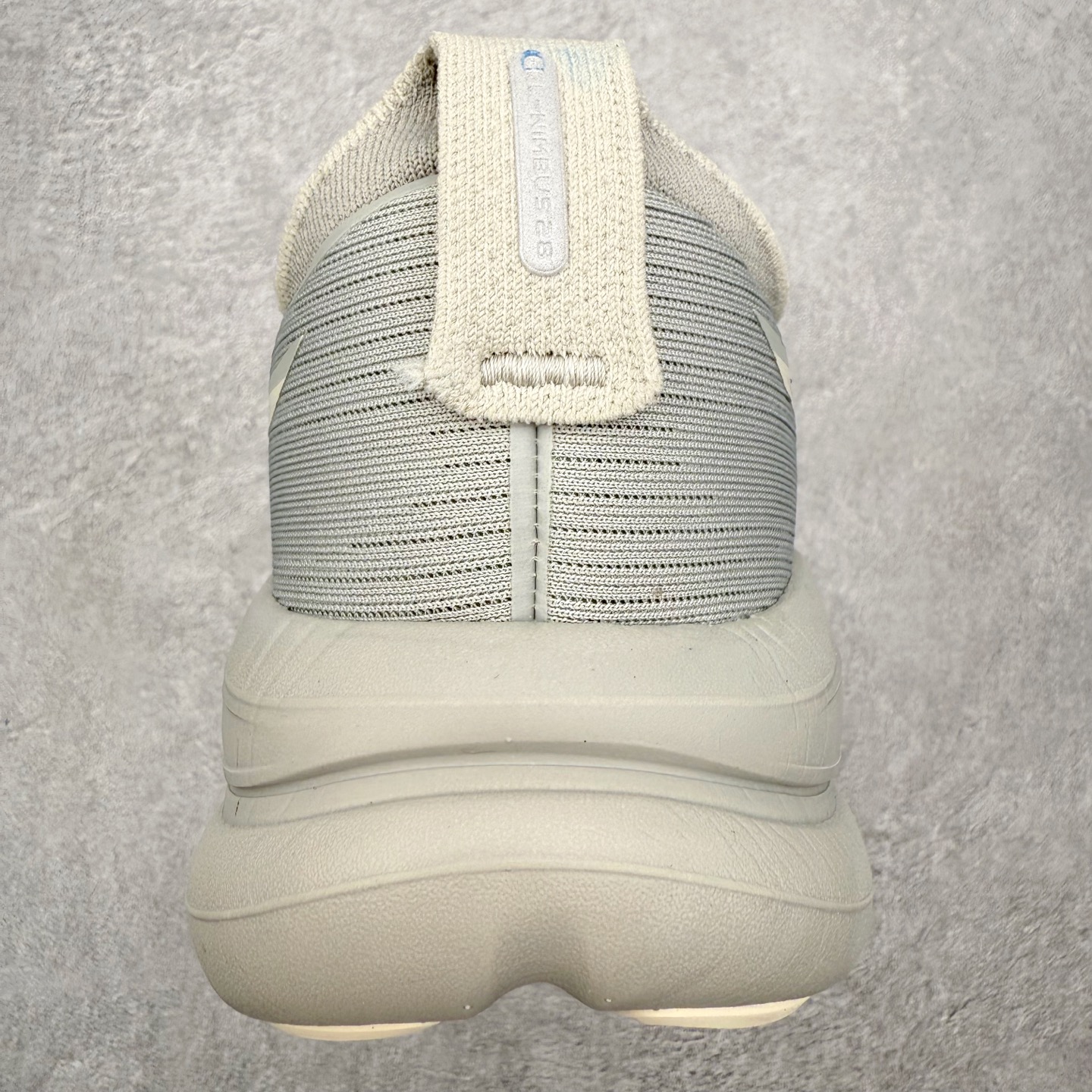 图片[8]-Asics GEL-Nimbus 28 亚瑟士缓震跑鞋 近年复古风潮的势头很旺 ASICS一直坚信保持身体的健康与活力是打造健康快乐的生活方式的最佳途径 ASICS为复古鞋型注入新设计 为玩家的街头穿搭提供了更多可能 GEL-NIMBUSTM9运动鞋最初是为中立和仰卧跑步者设计的长距离训练器 采用原始材料和关键细节重新设计 其Y2K时代的工业外观也被大胆的对比和色块所抵消 尺码：36 36.5 37.5 38 38.5 39 40 40.5 41.5 42 42.5 43.5 44 44.5 45-选品中心