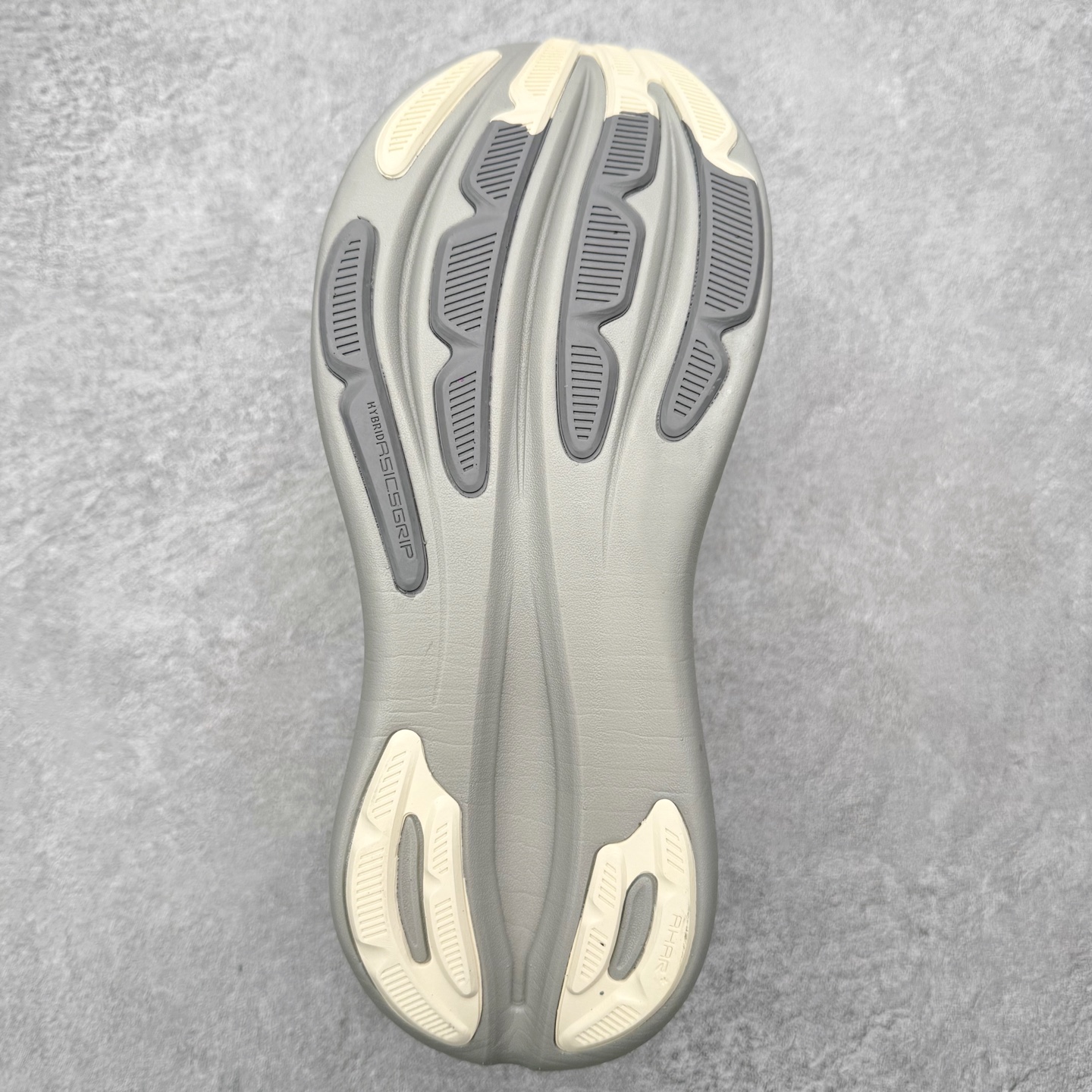 图片[9]-Asics GEL-Nimbus 28 亚瑟士缓震跑鞋 近年复古风潮的势头很旺 ASICS一直坚信保持身体的健康与活力是打造健康快乐的生活方式的最佳途径 ASICS为复古鞋型注入新设计 为玩家的街头穿搭提供了更多可能 GEL-NIMBUSTM9运动鞋最初是为中立和仰卧跑步者设计的长距离训练器 采用原始材料和关键细节重新设计 其Y2K时代的工业外观也被大胆的对比和色块所抵消 尺码：36 36.5 37.5 38 38.5 39 40 40.5 41.5 42 42.5 43.5 44 44.5 45-选品中心