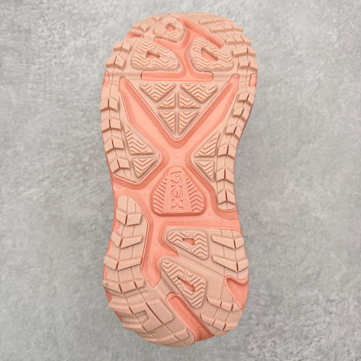 图片[9]-HOKA ONE ONE Stinson 7 ATR 斯廷森7代系列低帮全地形厚底轻量运动越野跑鞋 HOKA ONE ONE总是以独特的方式 Stinson ATR 主打整个HOKA系列中最出色最厚中底设计 堪称名副其实的“减震王” 这一款多功能全地形跑鞋采用以废旧塑料制成的尤尼菲 Reprieve再生面料 比其前代产品的重量更轻、稳定性更高 与鞋带一体化设计的全新孔眼可提供独立的支撑 精心打磨的后跟鞋口圈可带来松软契合的舒适脚感 而紧密分布的凸耳则可以确保绝佳的稳定性 尺码：36 36.5 37.5 38 38.5 39 40 40.5 41 42 42.5 43 44 44.5 45-选品中心