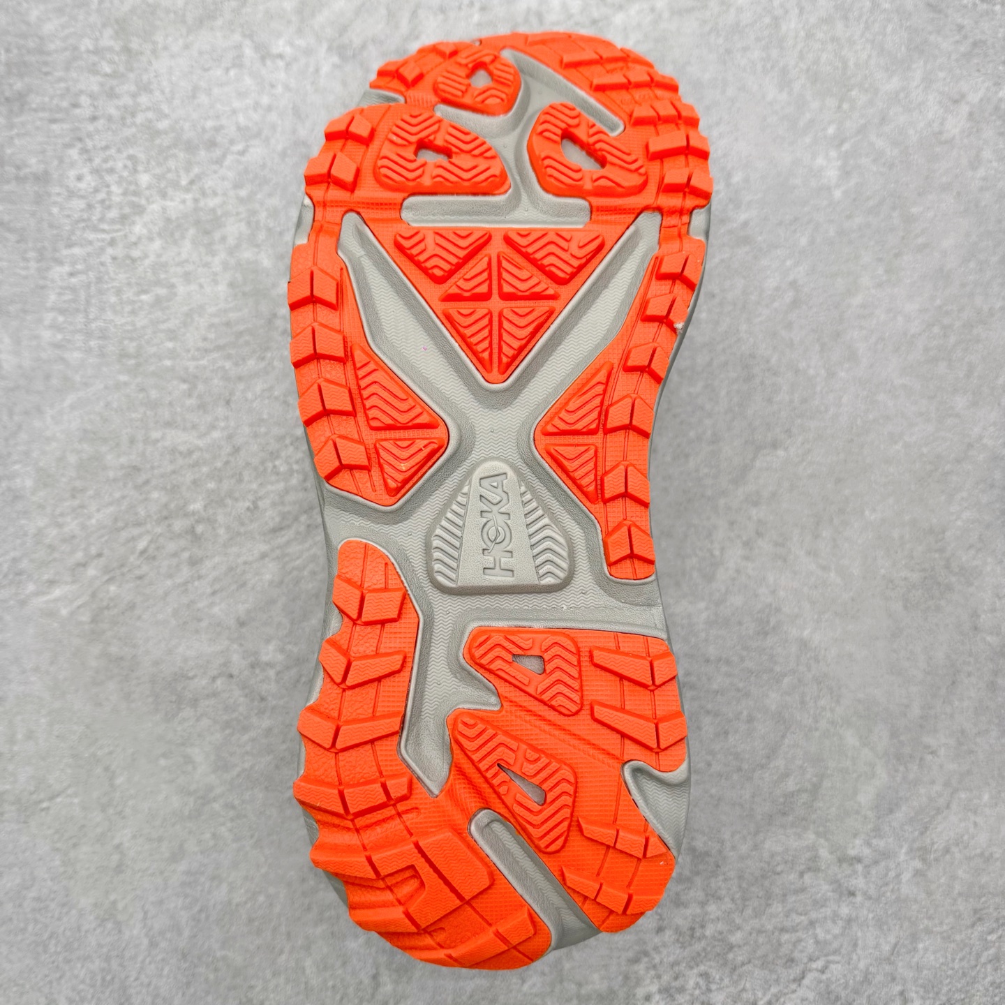 图片[9]-HOKA ONE ONE Stinson 7 ATR 斯廷森7代系列低帮全地形厚底轻量运动越野跑鞋 HOKA ONE ONE总是以独特的方式 Stinson ATR 主打整个HOKA系列中最出色最厚中底设计 堪称名副其实的“减震王” 这一款多功能全地形跑鞋采用以废旧塑料制成的尤尼菲 Reprieve再生面料 比其前代产品的重量更轻、稳定性更高 与鞋带一体化设计的全新孔眼可提供独立的支撑 精心打磨的后跟鞋口圈可带来松软契合的舒适脚感 而紧密分布的凸耳则可以确保绝佳的稳定性 尺码：36 36.5 37.5 38 38.5 39 40 40.5 41 42 42.5 43 44 44.5 45-选品中心