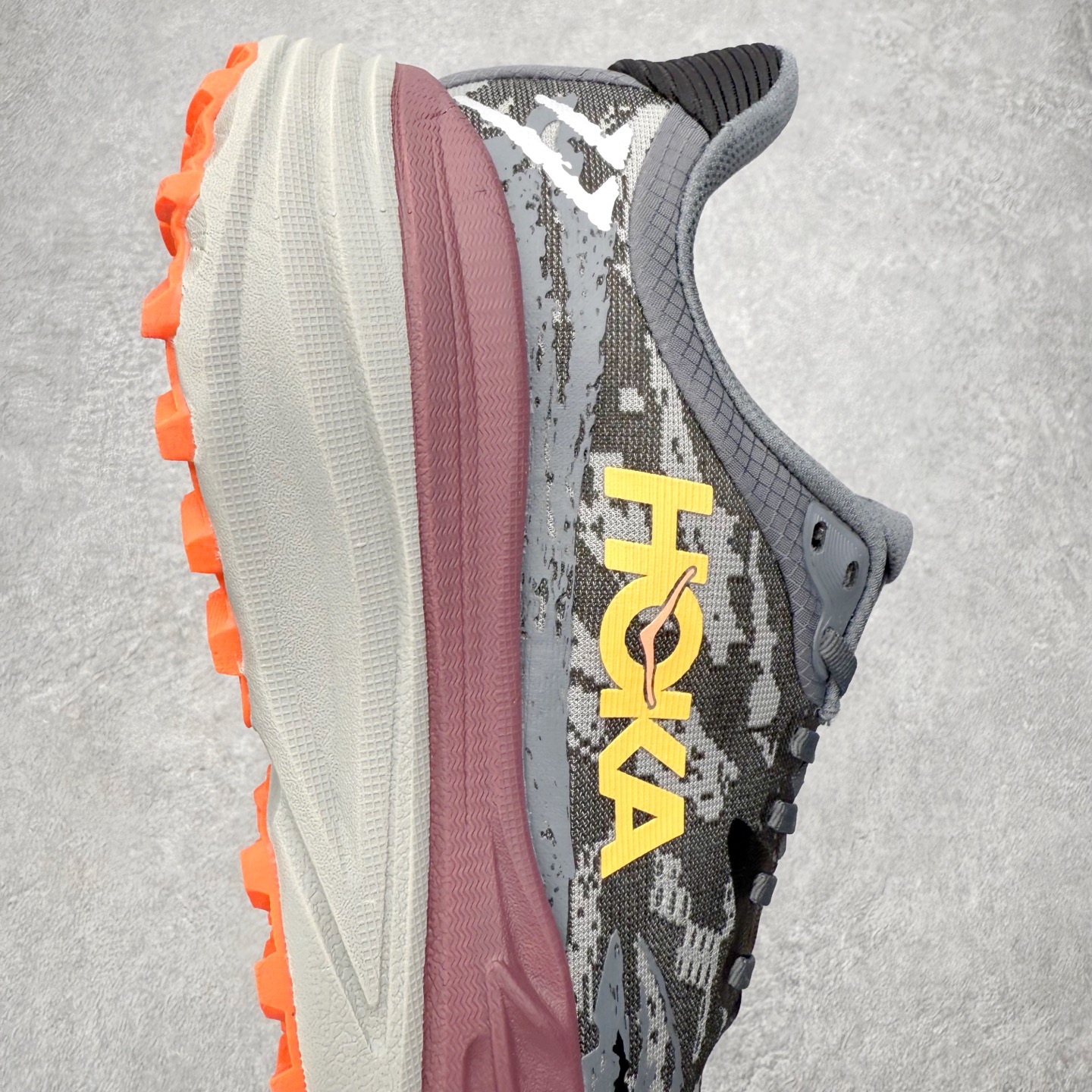 图片[6]-HOKA ONE ONE Stinson 7 ATR 斯廷森7代系列低帮全地形厚底轻量运动越野跑鞋 HOKA ONE ONE总是以独特的方式 Stinson ATR 主打整个HOKA系列中最出色最厚中底设计 堪称名副其实的“减震王” 这一款多功能全地形跑鞋采用以废旧塑料制成的尤尼菲 Reprieve再生面料 比其前代产品的重量更轻、稳定性更高 与鞋带一体化设计的全新孔眼可提供独立的支撑 精心打磨的后跟鞋口圈可带来松软契合的舒适脚感 而紧密分布的凸耳则可以确保绝佳的稳定性 尺码：36 36.5 37.5 38 38.5 39 40 40.5 41 42 42.5 43 44 44.5 45-选品中心