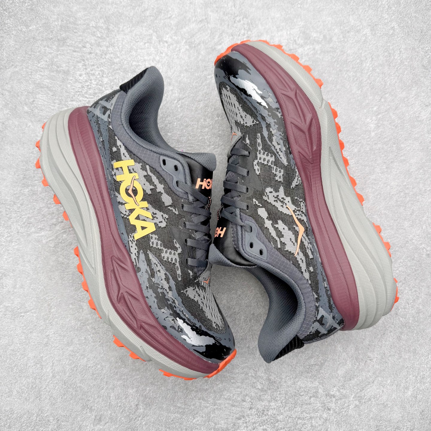 图片[3]-HOKA ONE ONE Stinson 7 ATR 斯廷森7代系列低帮全地形厚底轻量运动越野跑鞋 HOKA ONE ONE总是以独特的方式 Stinson ATR 主打整个HOKA系列中最出色最厚中底设计 堪称名副其实的“减震王” 这一款多功能全地形跑鞋采用以废旧塑料制成的尤尼菲 Reprieve再生面料 比其前代产品的重量更轻、稳定性更高 与鞋带一体化设计的全新孔眼可提供独立的支撑 精心打磨的后跟鞋口圈可带来松软契合的舒适脚感 而紧密分布的凸耳则可以确保绝佳的稳定性 尺码：36 36.5 37.5 38 38.5 39 40 40.5 41 42 42.5 43 44 44.5 45-选品中心