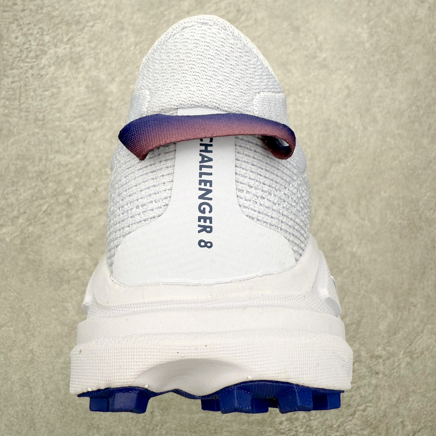 图片[8]-HOKA ONE ONE Challenger ATR 8 挑战者八代轻便耐磨防滑跑步鞋 新一代Challenger泡棉中底减重10% 增加3mm强化缓震、打造Q弹脚感 后跟采用延伸设计 加强跟腱保护、便于穿脱 搭配环保工程网布增加透气、短靴细节防止碎石进入 重新设计的大底以轮胎刻纹为灵感 以更密集的全大底水波刻纹 搭配加大面积的高耐磨橡胶与4mm大刻纹设计 增加整体抓地力与稳定性 尺码：36 36.5 37.5 38 38.5 39 40 40.5 41 42 42.5 43 44 44.5 45-选品中心