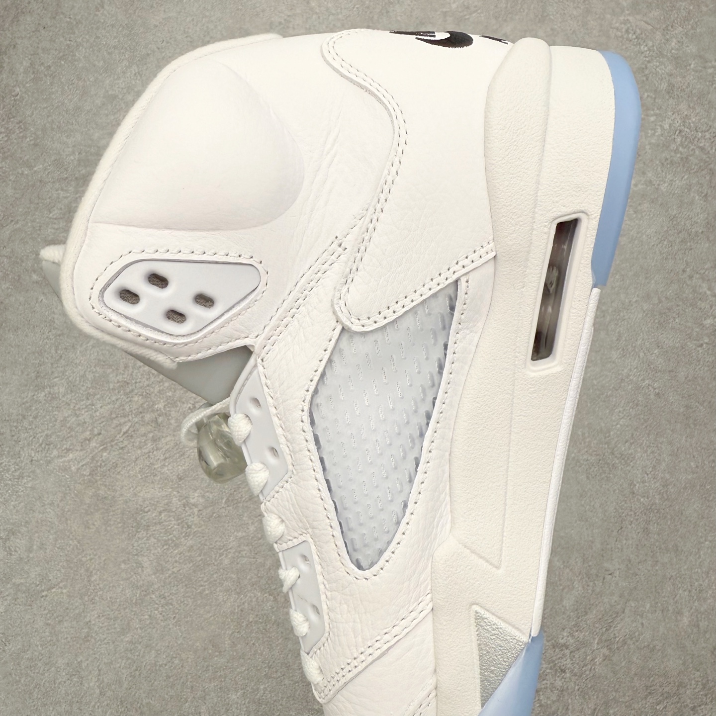 图片[7]-＃纯原 Air Jordan AJ5 Retro 白银 HQ7978-103 SZ原厂全套原楦原纸板磨具开发 原厂皮料加持 原厂港宝加持定型后跟R度完美 同源原厂电绣 飞人针数密度立体效果一致 原厂拉帮手法 原厂配置纸衬高频鞋盒 原厂指令配双鞋带 原厂TPU网格鞋带扣 超高鞋面清洁度 最高QC检验标准 控制溢胶瑕疵 到手可放心比对发售原鞋 上脚百分百充正驾驭 尺码：40 40.5 41 42 42.5 43 44 44.5 45 46 47.5-选品中心