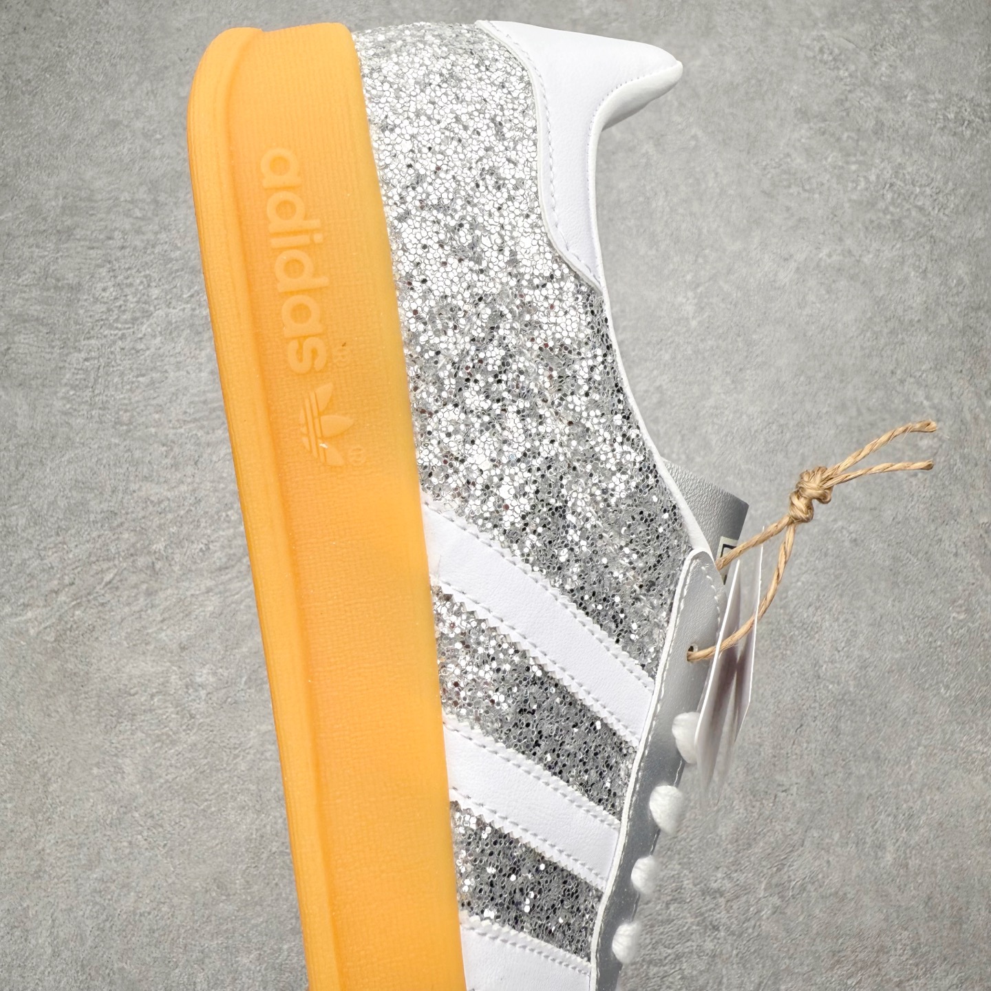 图片[6]-AD Gazelle Indoor Trainers 羚羊内训系列低帮复古百搭休闲运动德训风板鞋 JR1288 90年代经典的复刻版！自60年代以足球训练鞋面世以来,Gazelle就以其经典设计席卷全球。1991年版本的复刻,再造经典Gazelle。采用皮革打造,搭配浊色细节,让这款经典更加简约。尺码：36 36⅔ 37⅓ 38 38⅔ 39⅓ 40 40⅔ 41⅓ 42 42⅔ 43⅓ 44⅓ 44⅔ 45-选品中心