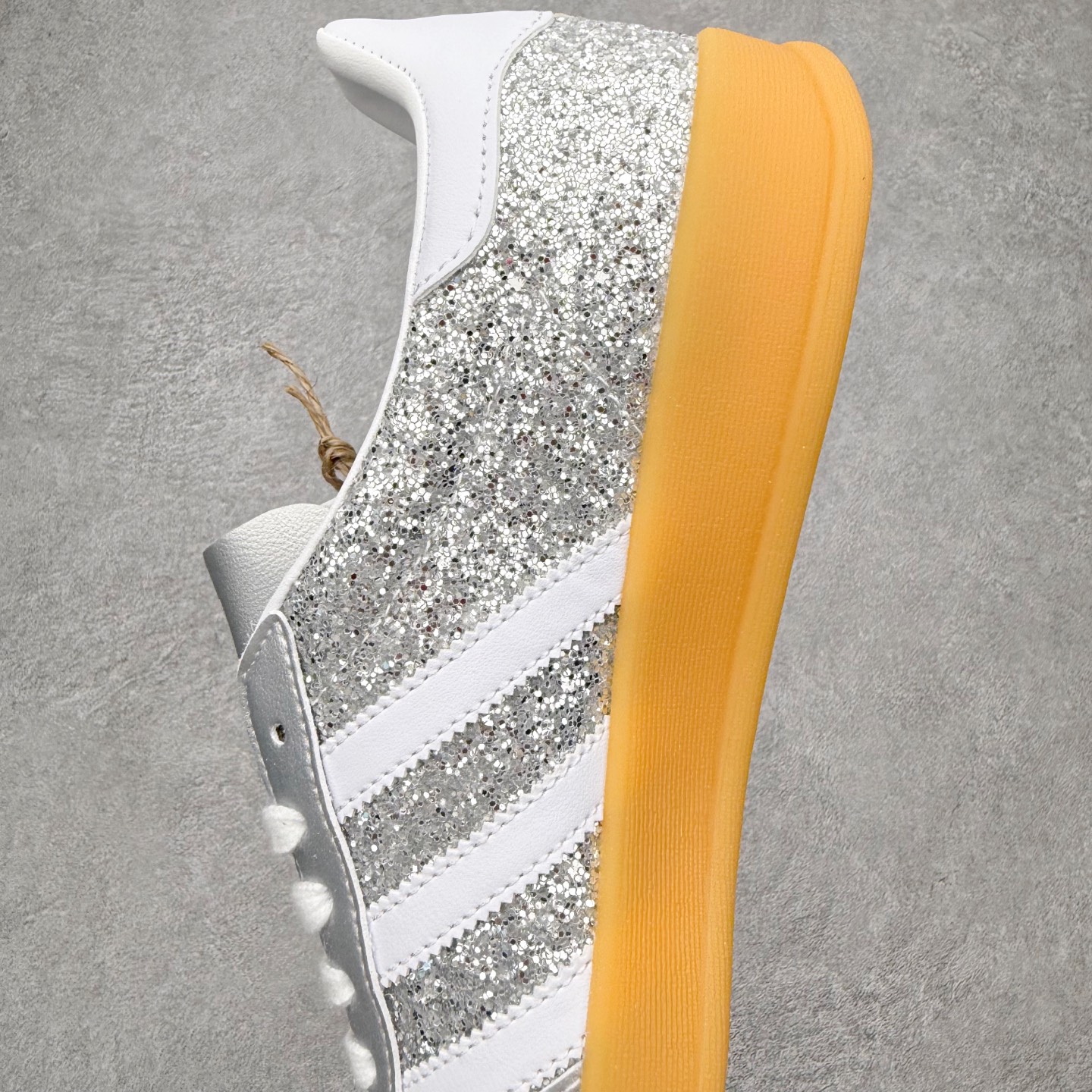 图片[7]-AD Gazelle Indoor Trainers 羚羊内训系列低帮复古百搭休闲运动德训风板鞋 JR1288 90年代经典的复刻版！自60年代以足球训练鞋面世以来,Gazelle就以其经典设计席卷全球。1991年版本的复刻,再造经典Gazelle。采用皮革打造,搭配浊色细节,让这款经典更加简约。尺码：36 36⅔ 37⅓ 38 38⅔ 39⅓ 40 40⅔ 41⅓ 42 42⅔ 43⅓ 44⅓ 44⅔ 45-选品中心