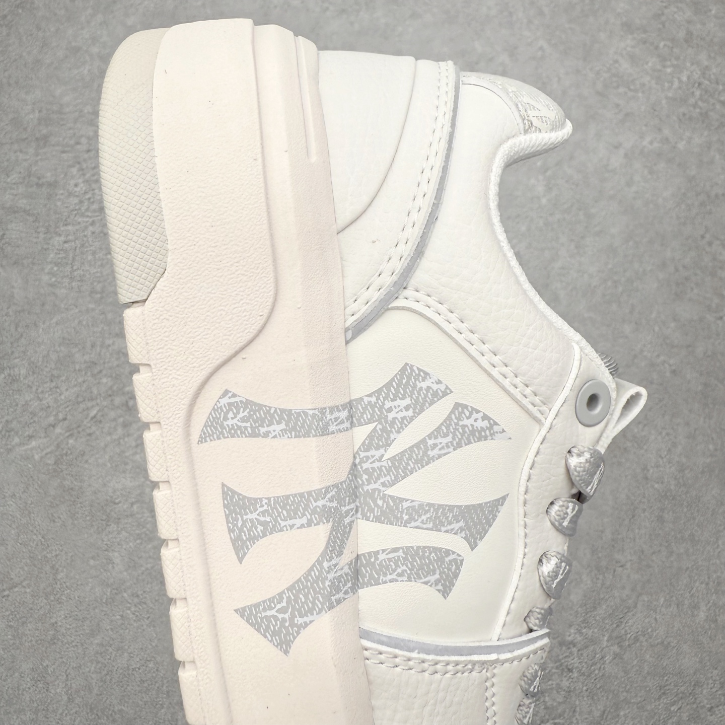 图片[6]-MLB Chunky Liner Basic 复古印花学长鞋系列低帮轻量增高厚底百搭休闲运动慢跑鞋板鞋 Korea韩国联名NY美国榄球纽约洋基队限定 韩国代购专供 全套原楦原纸板原厂数据开发 正确中底拉帮中底网布细节 平台代购专供 左脚内置芯片 韩国代购吊牌标贴 独家一比一RB+MD组合大底 高频后跟小人Logo精准对位立体饱满 正确网布加超迁鞋面 转印中底走线紧密 转印Logo工艺表层防刮不掉色 尺码：35 36 36.5 37.5 38 38.5 39 40 40.5 41 42 42.5 43 44 45-选品中心