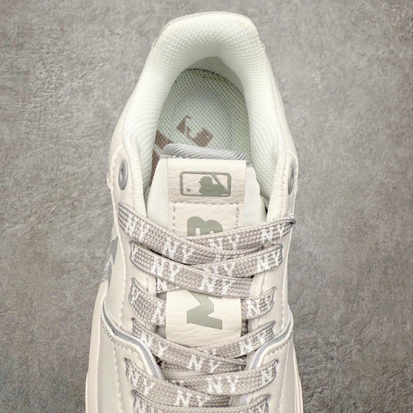 图片[5]-MLB Chunky Liner Basic 复古印花学长鞋系列低帮轻量增高厚底百搭休闲运动慢跑鞋板鞋 Korea韩国联名NY美国榄球纽约洋基队限定 韩国代购专供 全套原楦原纸板原厂数据开发 正确中底拉帮中底网布细节 平台代购专供 左脚内置芯片 韩国代购吊牌标贴 独家一比一RB+MD组合大底 高频后跟小人Logo精准对位立体饱满 正确网布加超迁鞋面 转印中底走线紧密 转印Logo工艺表层防刮不掉色 尺码：35 36 36.5 37.5 38 38.5 39 40 40.5 41 42 42.5 43 44 45-选品中心