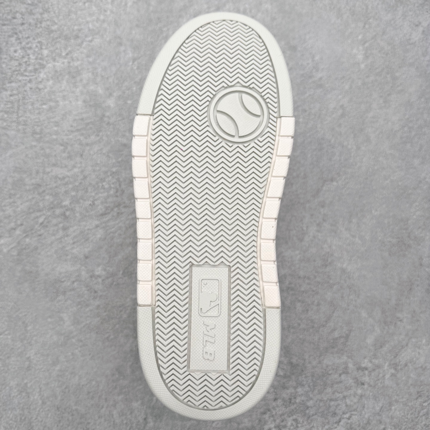 图片[9]-MLB Chunky Liner Basic 复古印花学长鞋系列低帮轻量增高厚底百搭休闲运动慢跑鞋板鞋 Korea韩国联名NY美国榄球纽约洋基队限定 韩国代购专供 全套原楦原纸板原厂数据开发 正确中底拉帮中底网布细节 平台代购专供 左脚内置芯片 韩国代购吊牌标贴 独家一比一RB+MD组合大底 高频后跟小人Logo精准对位立体饱满 正确网布加超迁鞋面 转印中底走线紧密 转印Logo工艺表层防刮不掉色 尺码：35 36 36.5 37.5 38 38.5 39 40 40.5 41 42 42.5 43 44 45-选品中心