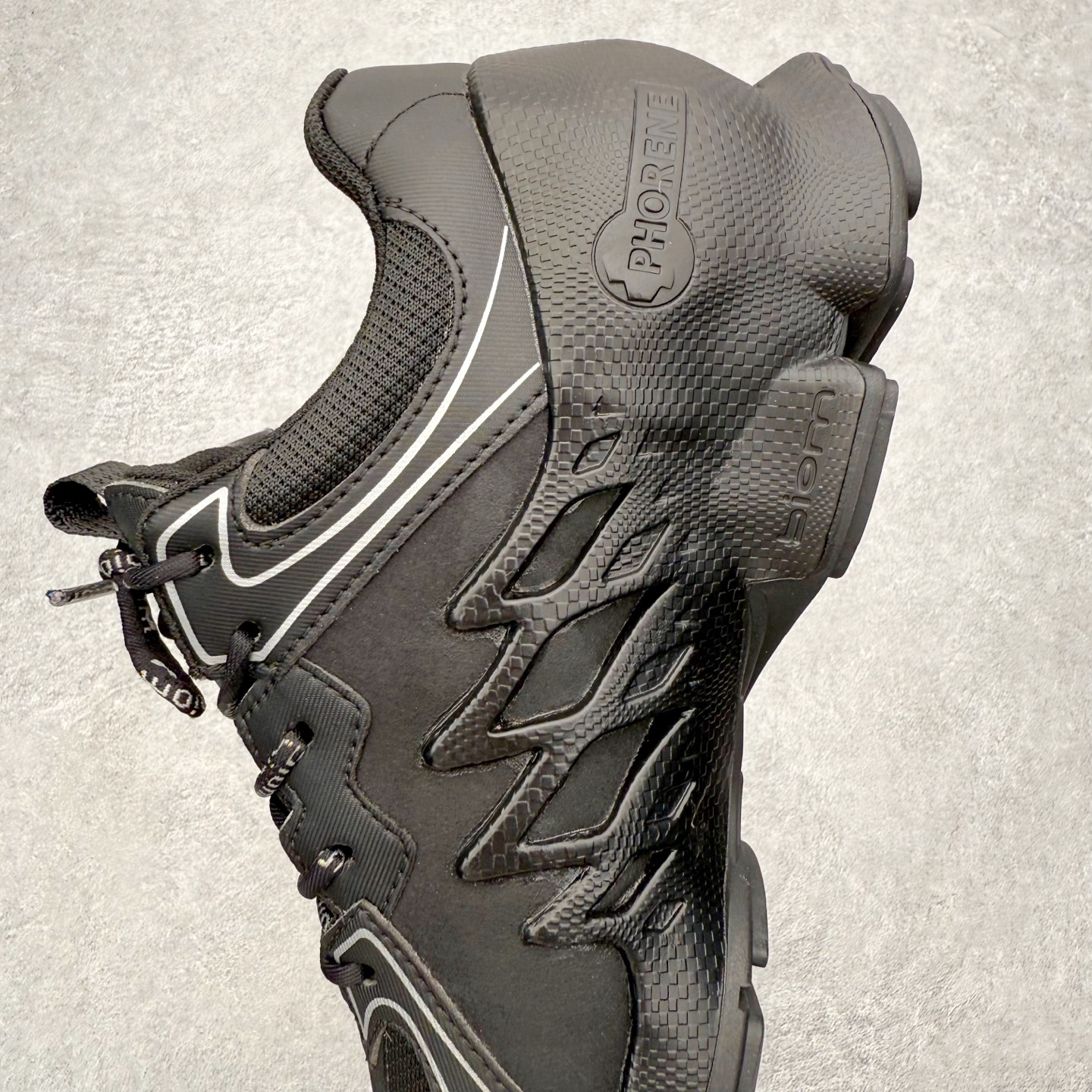 图片[7]-ECCO爱步跑步鞋百搭舒适 秋冬新款厚底休闲运动鞋男鞋 灵动系列 黄景瑜同款 品质牛皮鞋面，轻盈柔韧 具有良好的透气性 细腻柔软 简约系带设计 可自由调节松紧 贴合脚型 PU泡沫橡胶大底 抓地力强 具有良好的防滑耐磨性 时尚简约 休闲百搭 尺码：38 39 40 41 42 43 44 （皮鞋码）-选品中心