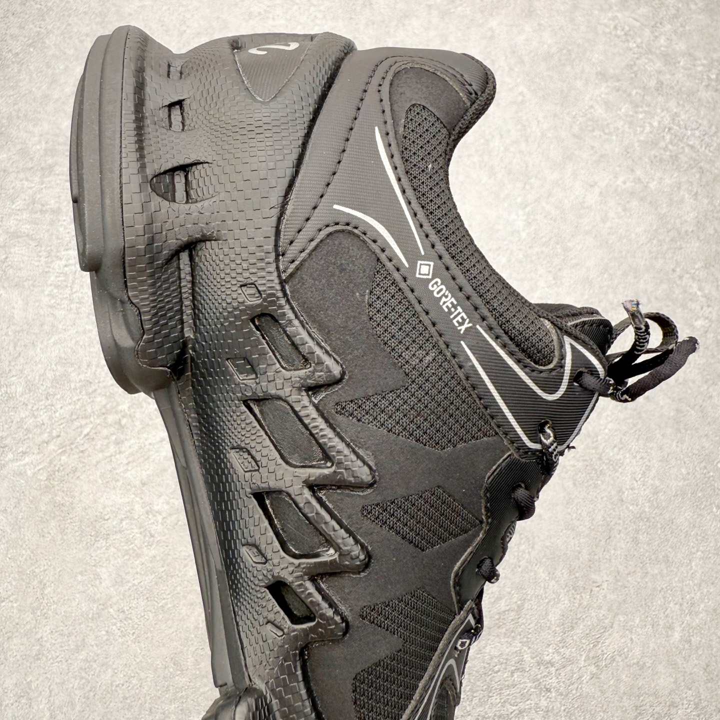 图片[6]-ECCO爱步跑步鞋百搭舒适 秋冬新款厚底休闲运动鞋男鞋 灵动系列 黄景瑜同款 品质牛皮鞋面，轻盈柔韧 具有良好的透气性 细腻柔软 简约系带设计 可自由调节松紧 贴合脚型 PU泡沫橡胶大底 抓地力强 具有良好的防滑耐磨性 时尚简约 休闲百搭 尺码：38 39 40 41 42 43 44 （皮鞋码）-选品中心