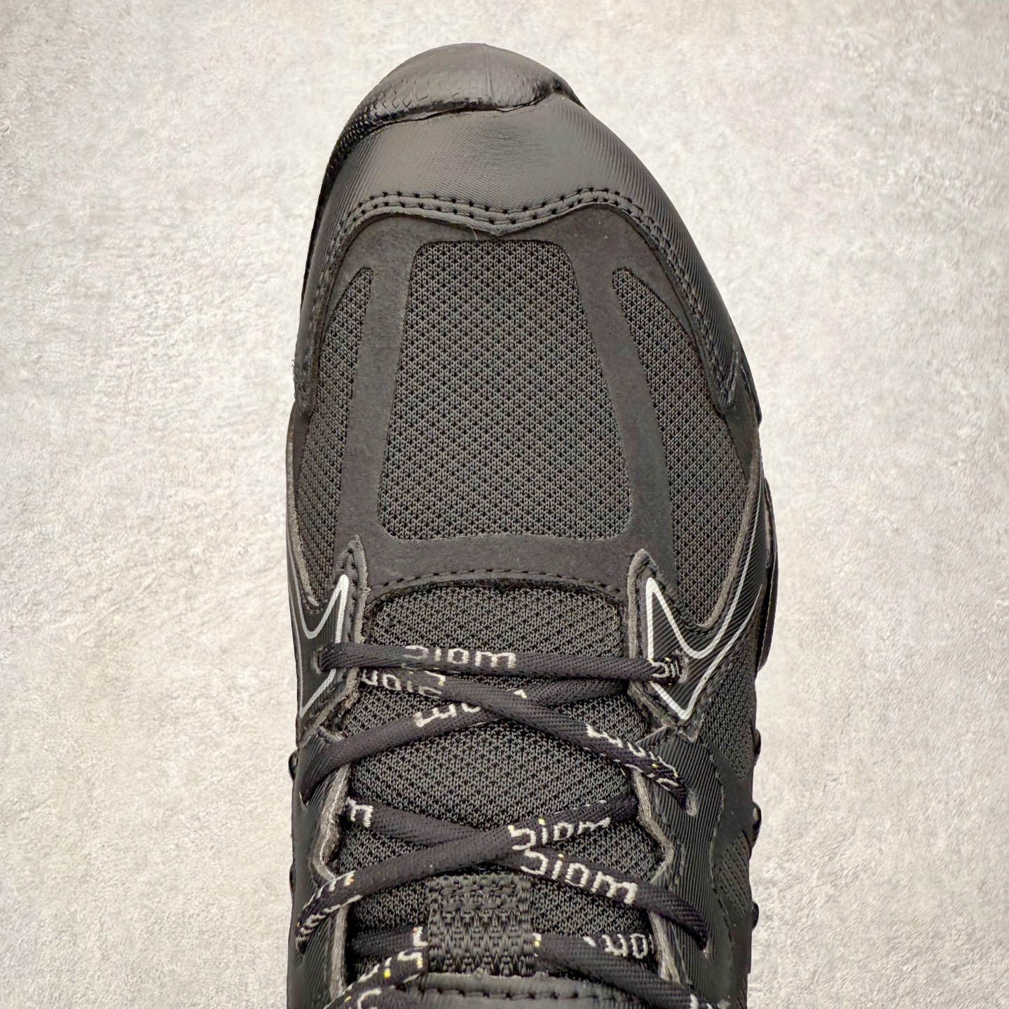 图片[4]-ECCO爱步跑步鞋百搭舒适 秋冬新款厚底休闲运动鞋男鞋 灵动系列 黄景瑜同款 品质牛皮鞋面，轻盈柔韧 具有良好的透气性 细腻柔软 简约系带设计 可自由调节松紧 贴合脚型 PU泡沫橡胶大底 抓地力强 具有良好的防滑耐磨性 时尚简约 休闲百搭 尺码：38 39 40 41 42 43 44 （皮鞋码）-选品中心