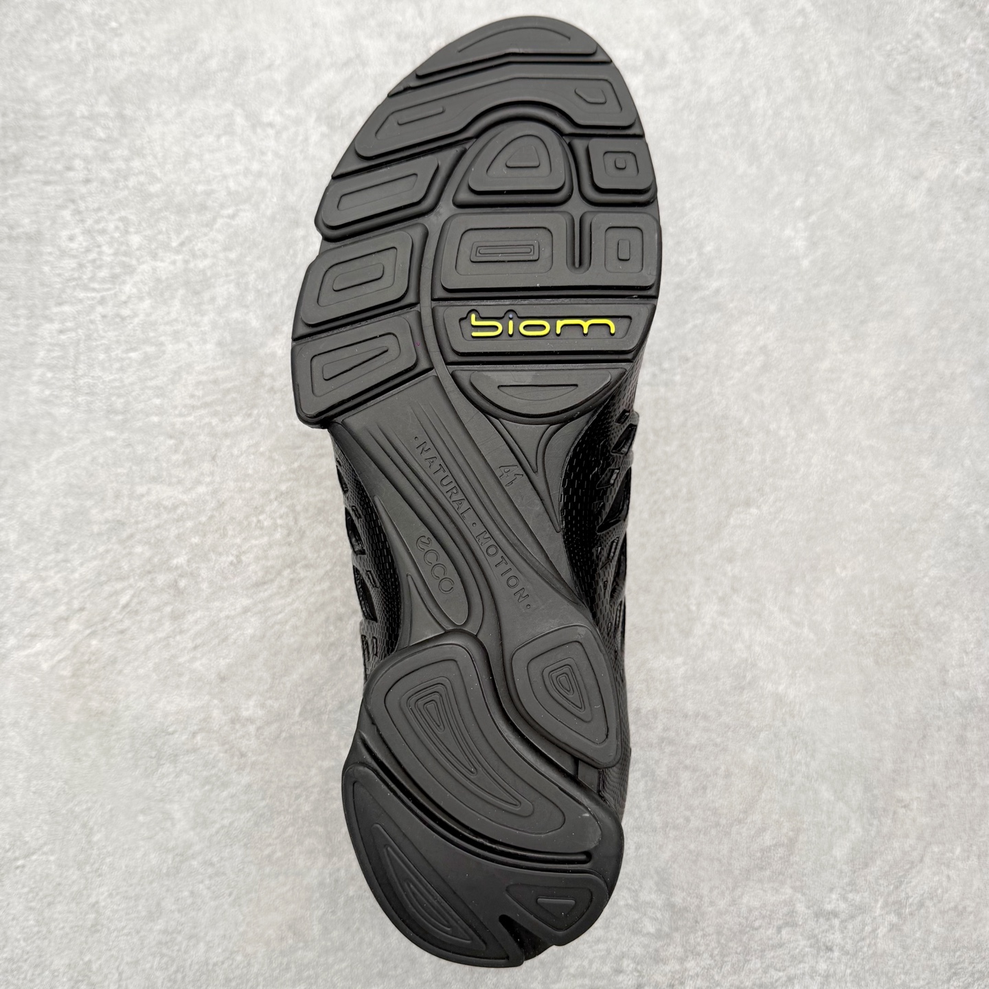 图片[9]-ECCO爱步跑步鞋百搭舒适 秋冬新款厚底休闲运动鞋男鞋 灵动系列 黄景瑜同款 品质牛皮鞋面，轻盈柔韧 具有良好的透气性 细腻柔软 简约系带设计 可自由调节松紧 贴合脚型 PU泡沫橡胶大底 抓地力强 具有良好的防滑耐磨性 时尚简约 休闲百搭 尺码：38 39 40 41 42 43 44 （皮鞋码）-选品中心