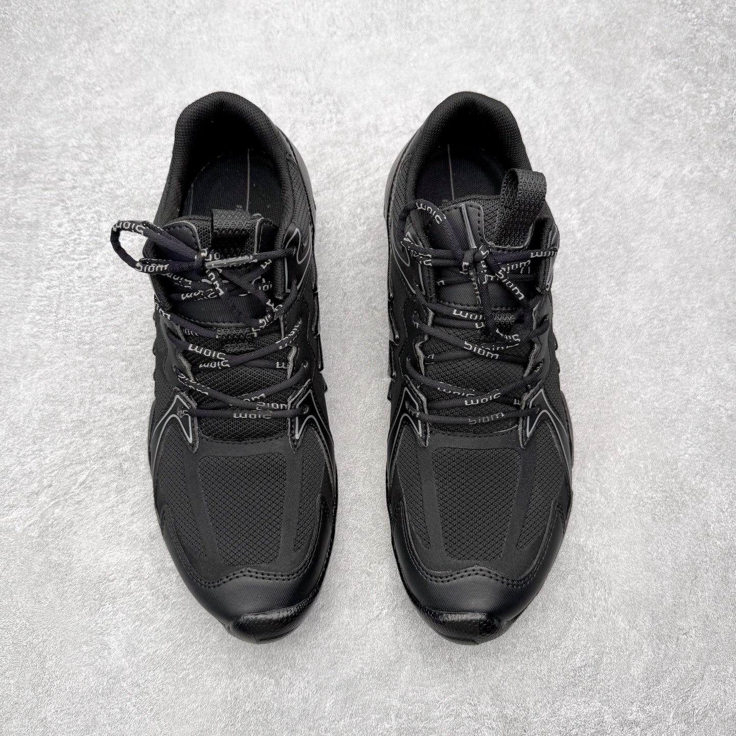 图片[2]-ECCO爱步跑步鞋百搭舒适 秋冬新款厚底休闲运动鞋男鞋 灵动系列 黄景瑜同款 品质牛皮鞋面，轻盈柔韧 具有良好的透气性 细腻柔软 简约系带设计 可自由调节松紧 贴合脚型 PU泡沫橡胶大底 抓地力强 具有良好的防滑耐磨性 时尚简约 休闲百搭 尺码：38 39 40 41 42 43 44 （皮鞋码）-选品中心