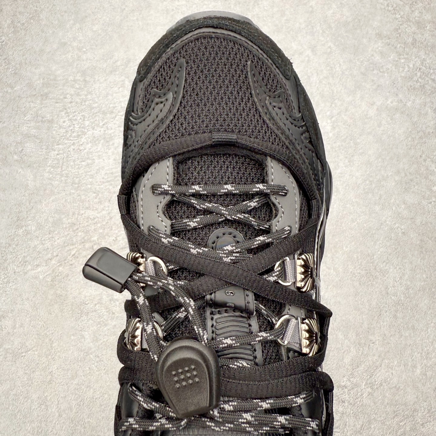 图片[4]-TOGA x ASICS Gel-Cumulus 16 TG 联名款舒适 低帮跑步鞋 男女同款 男女同款 ASICS（亚瑟士）是日本实业家鬼冢喜八郎创立的跑鞋运动品牌，名字想法源自著名的拉丁谚语“AnimaSana In Corpore Sano”，意为“健全的精神寓于强健的体魄”。正如其名字的含义，ASICS亚瑟士一直坚信保持身体的健康与活力是打造健康快乐的生活方式的最佳途径。亚瑟士的跑鞋、篮球鞋等系列集专业与美貌于一身，拥有极高的热度。2016年，ASICS在“2016年日本最佳全球品牌”排行榜名列第17名。尺码：36 37 37.5 38 39 39.5 40 40.5 41.5 42 42.5 43.5 44 45-选品中心